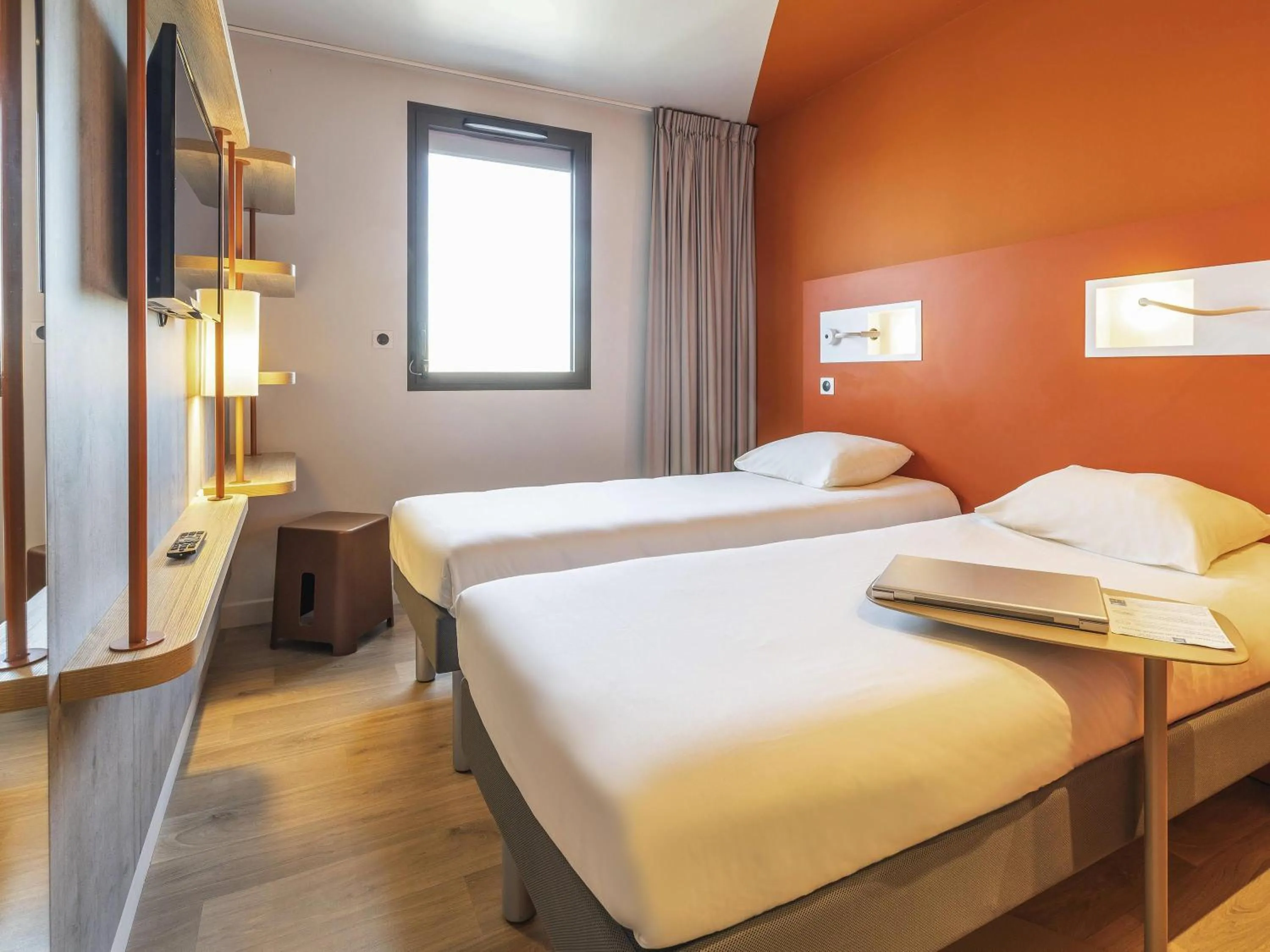 Bedroom, Bed in ibis budget Beauvais Aeroport
