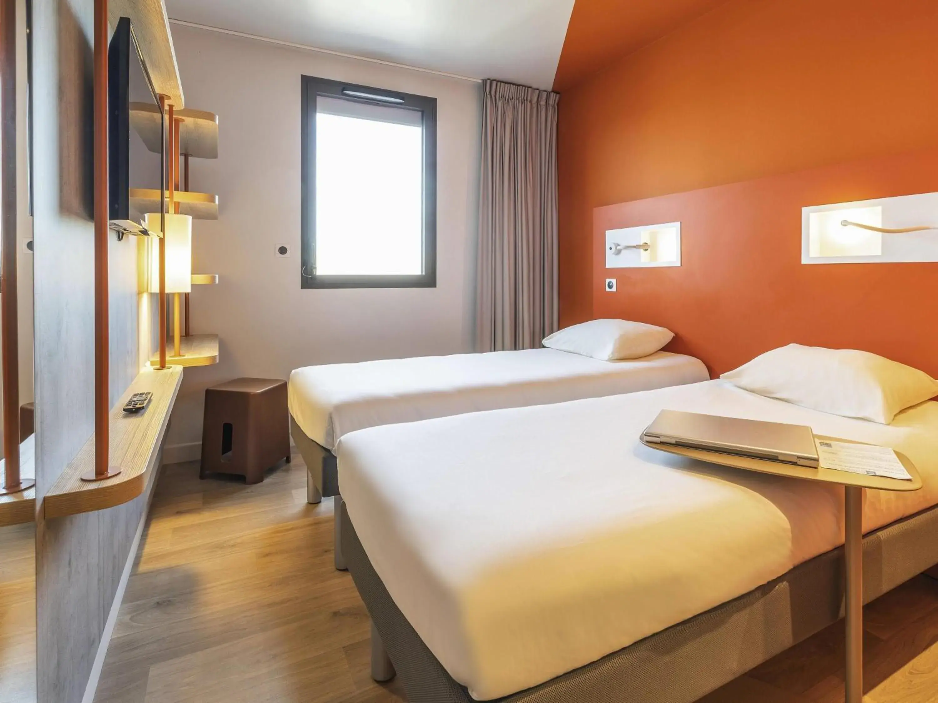 Bedroom, Bed in ibis budget Beauvais Aeroport Bedroom, Bed in ibis budget Beauvais Aeroport