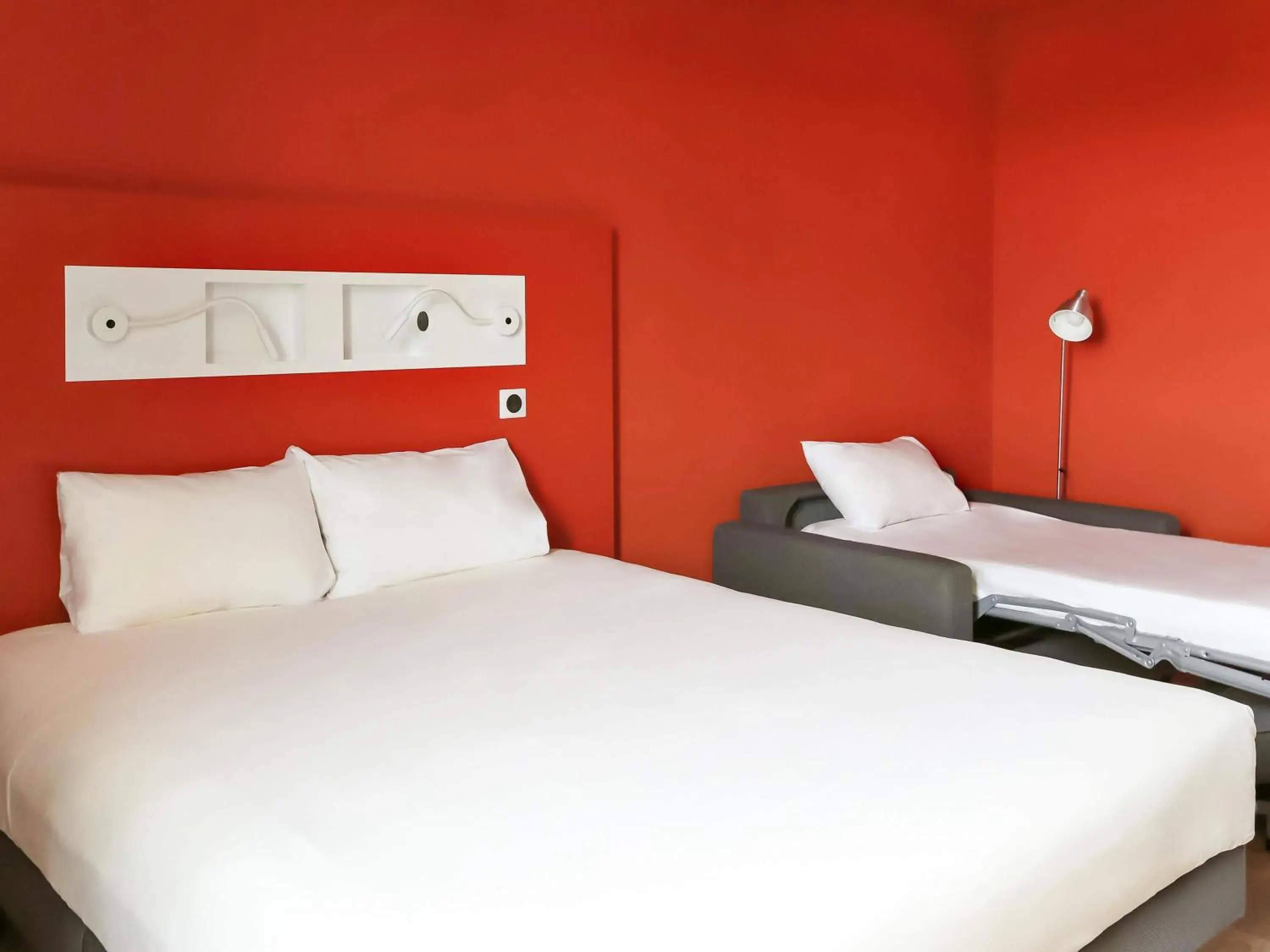 Property building, Bed in ibis budget Beauvais Aeroport Property building, Bed in ibis budget Beauvais Aeroport