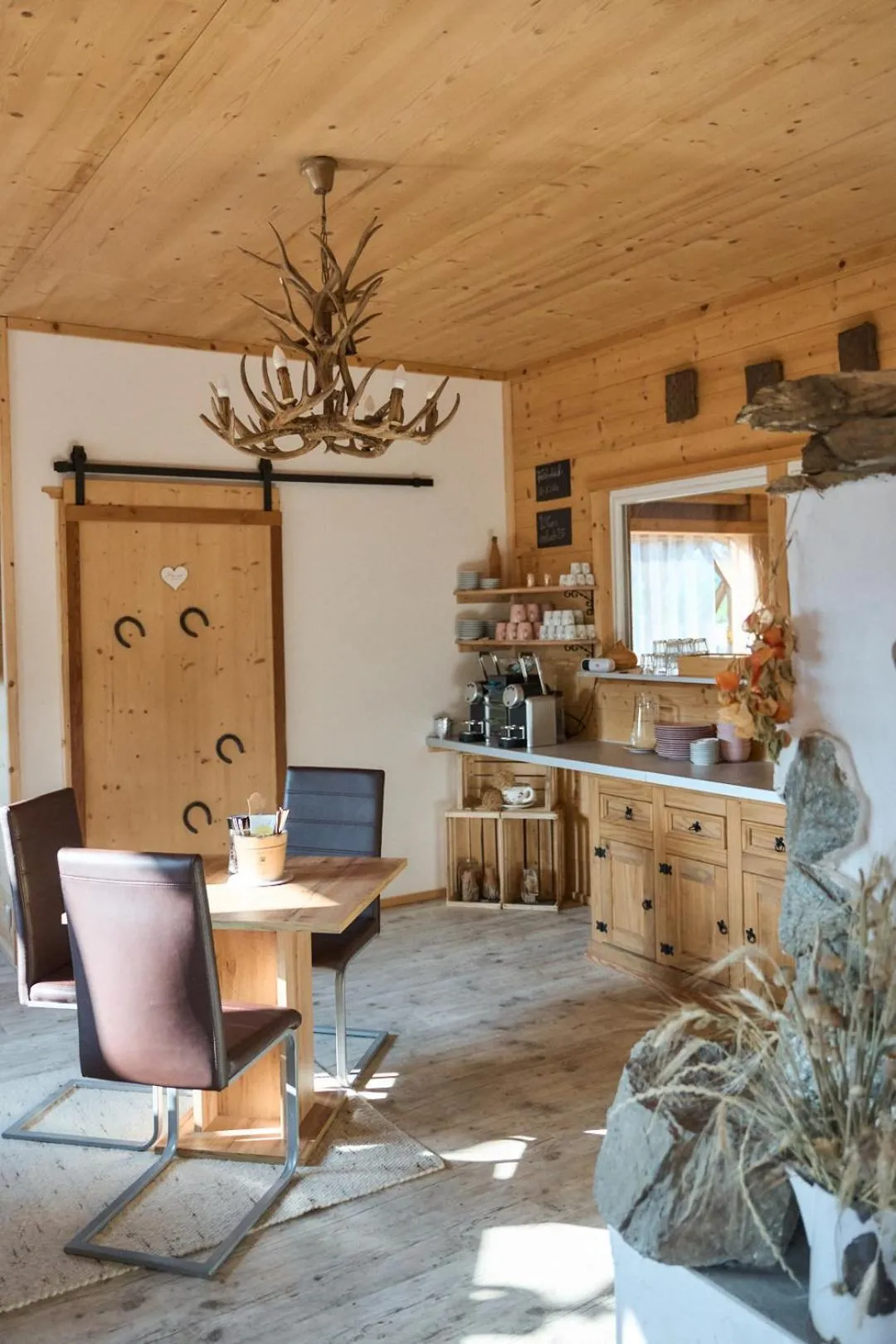 Dining area in B&B Margit's Ranch Urlaub am Pferdehof