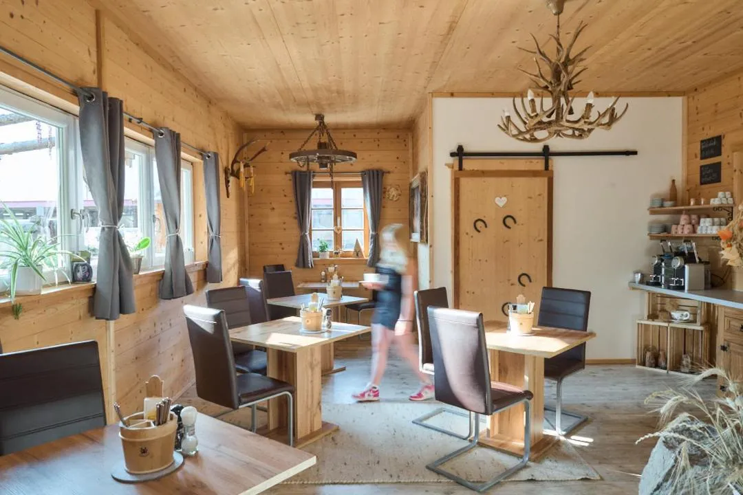 Dining area in B&B Margit's Ranch Urlaub am Pferdehof
