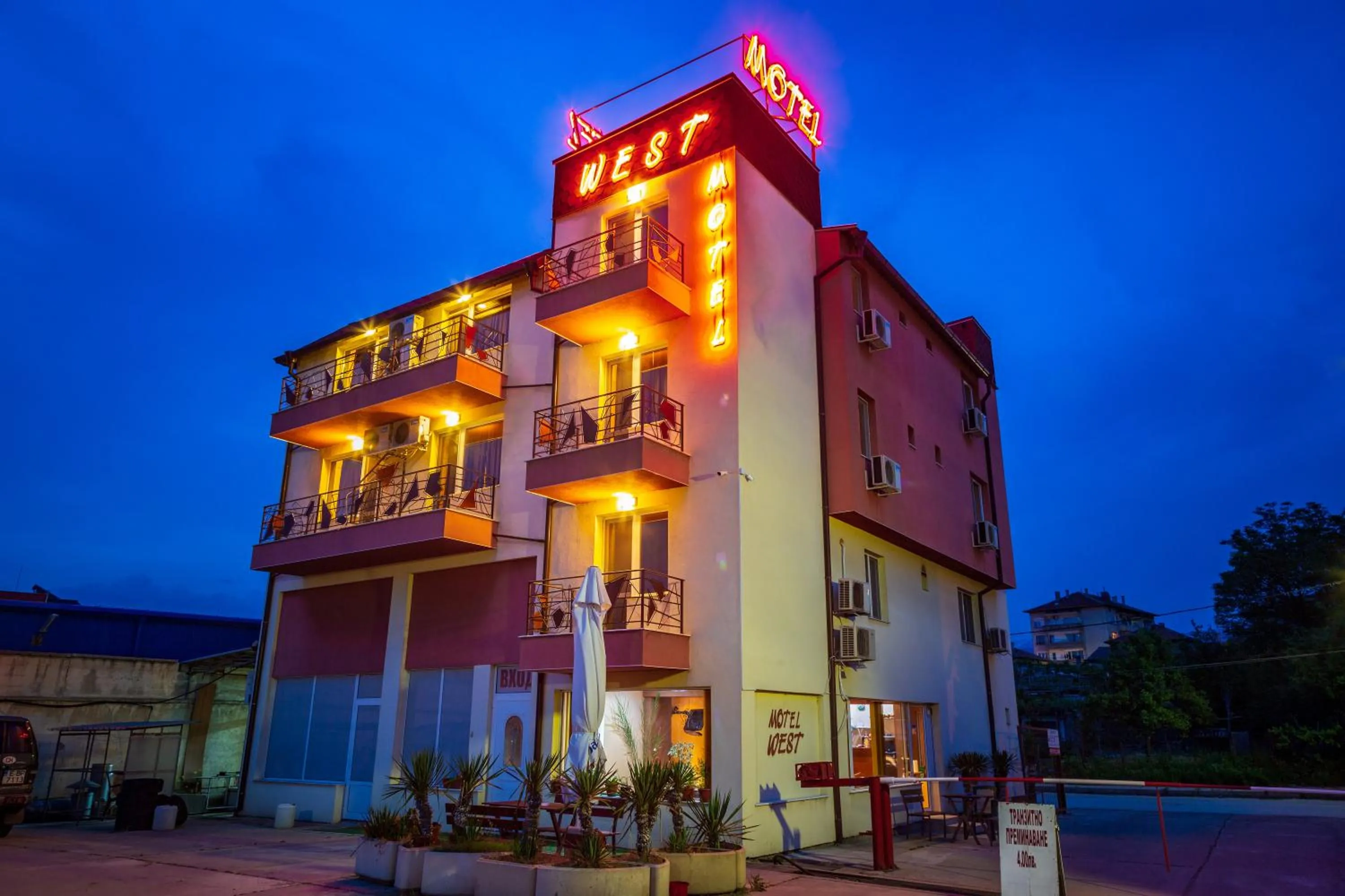 Hotel West