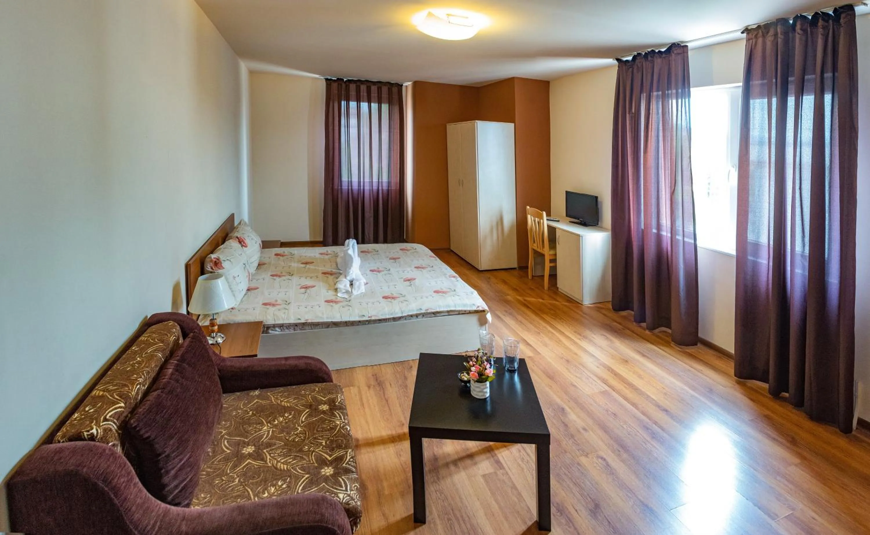 Hotel West