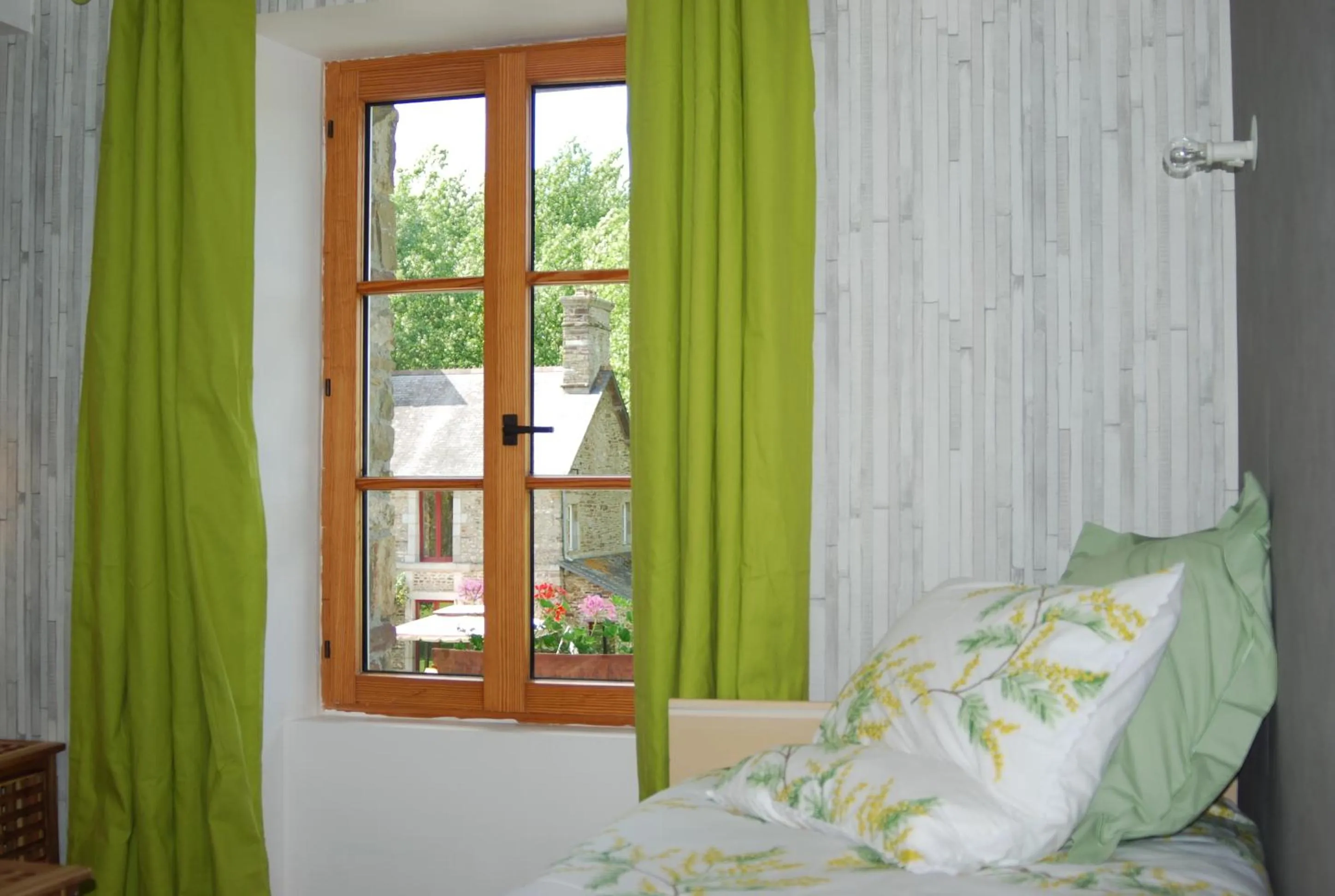 View (from property/room), Bed in Le Manoir du Butel