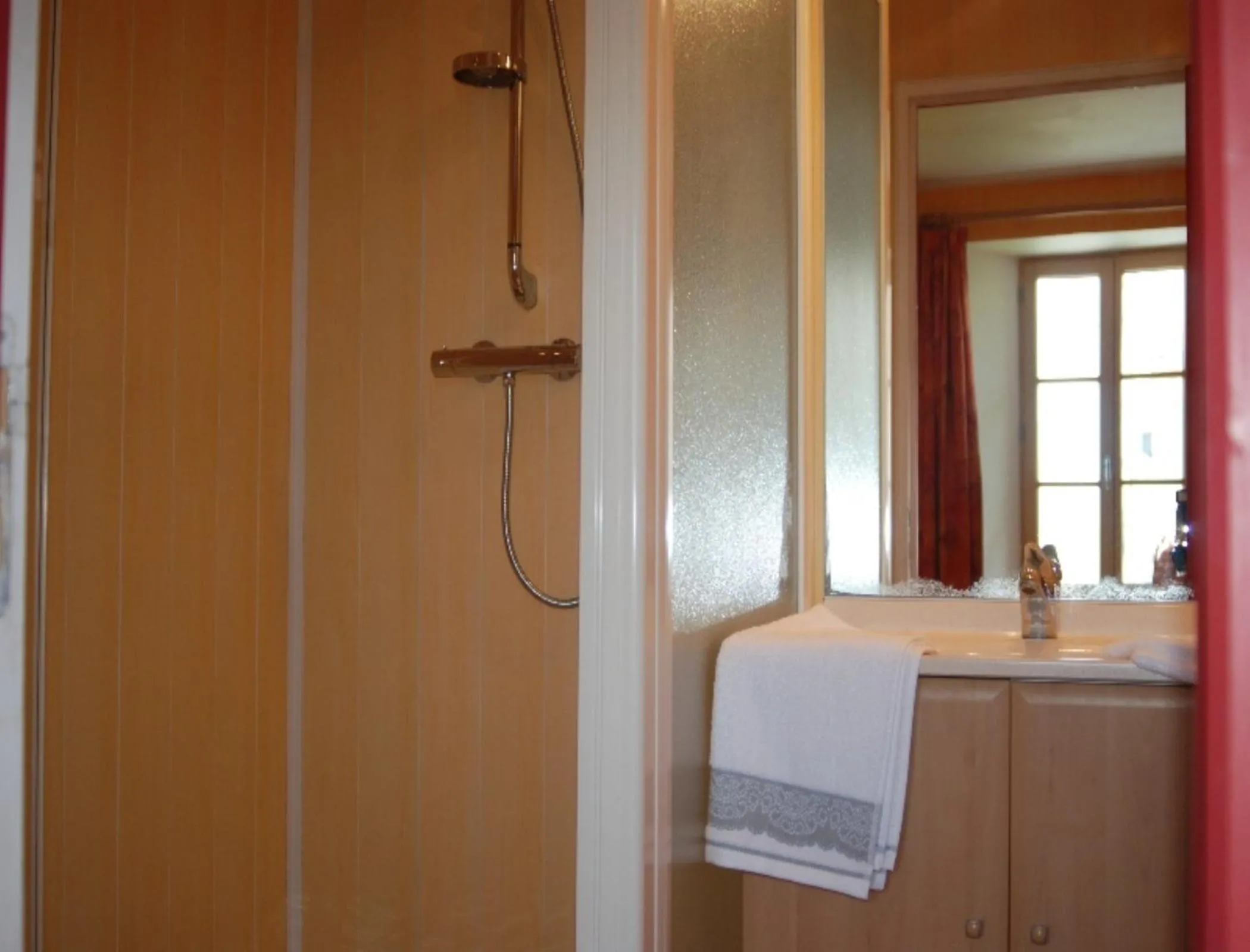 Bathroom, Bed in Le Manoir du Butel