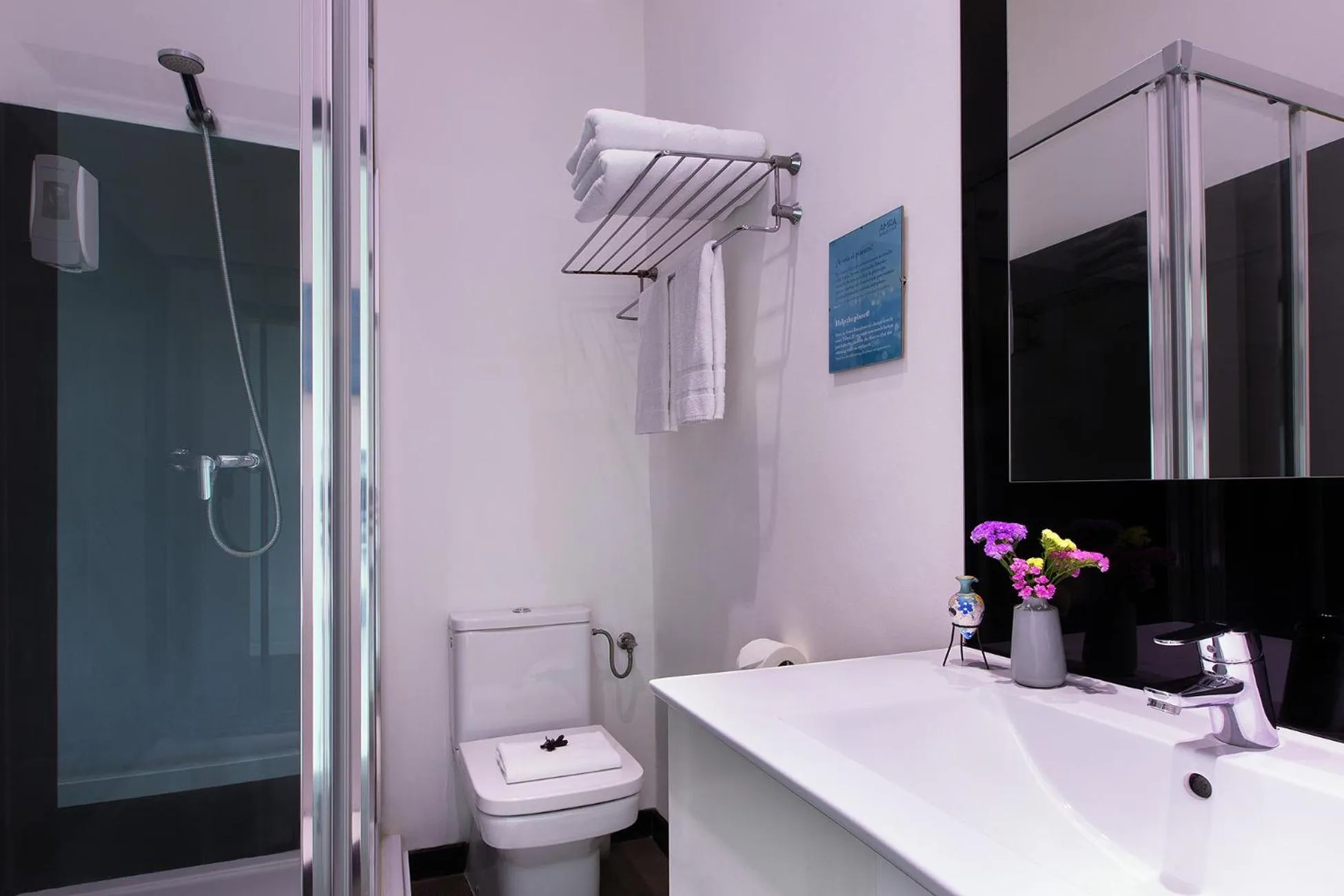 Bathroom in Amra Barcelona Caspe