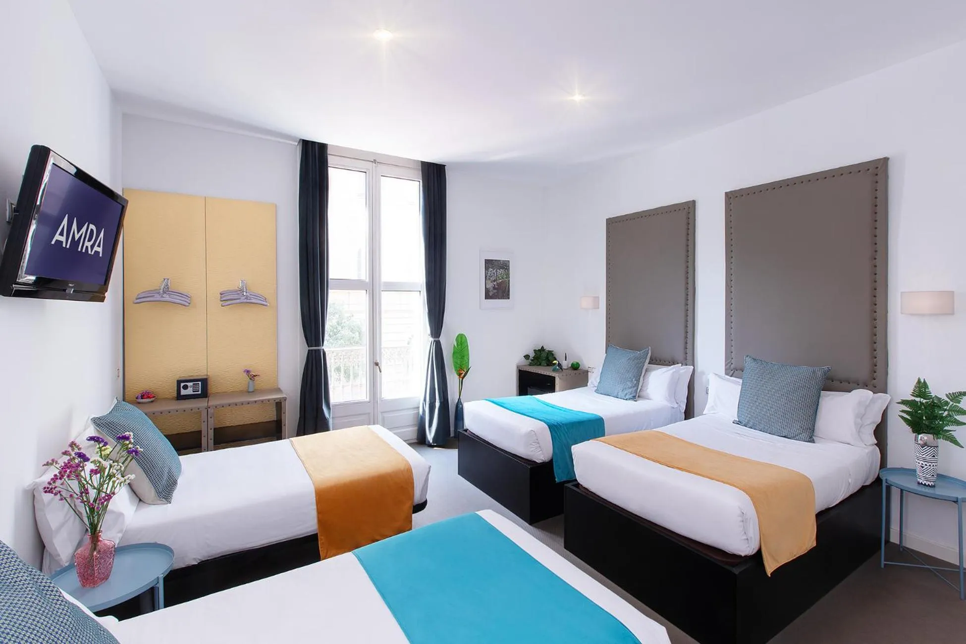 Bed in Amra Barcelona Caspe