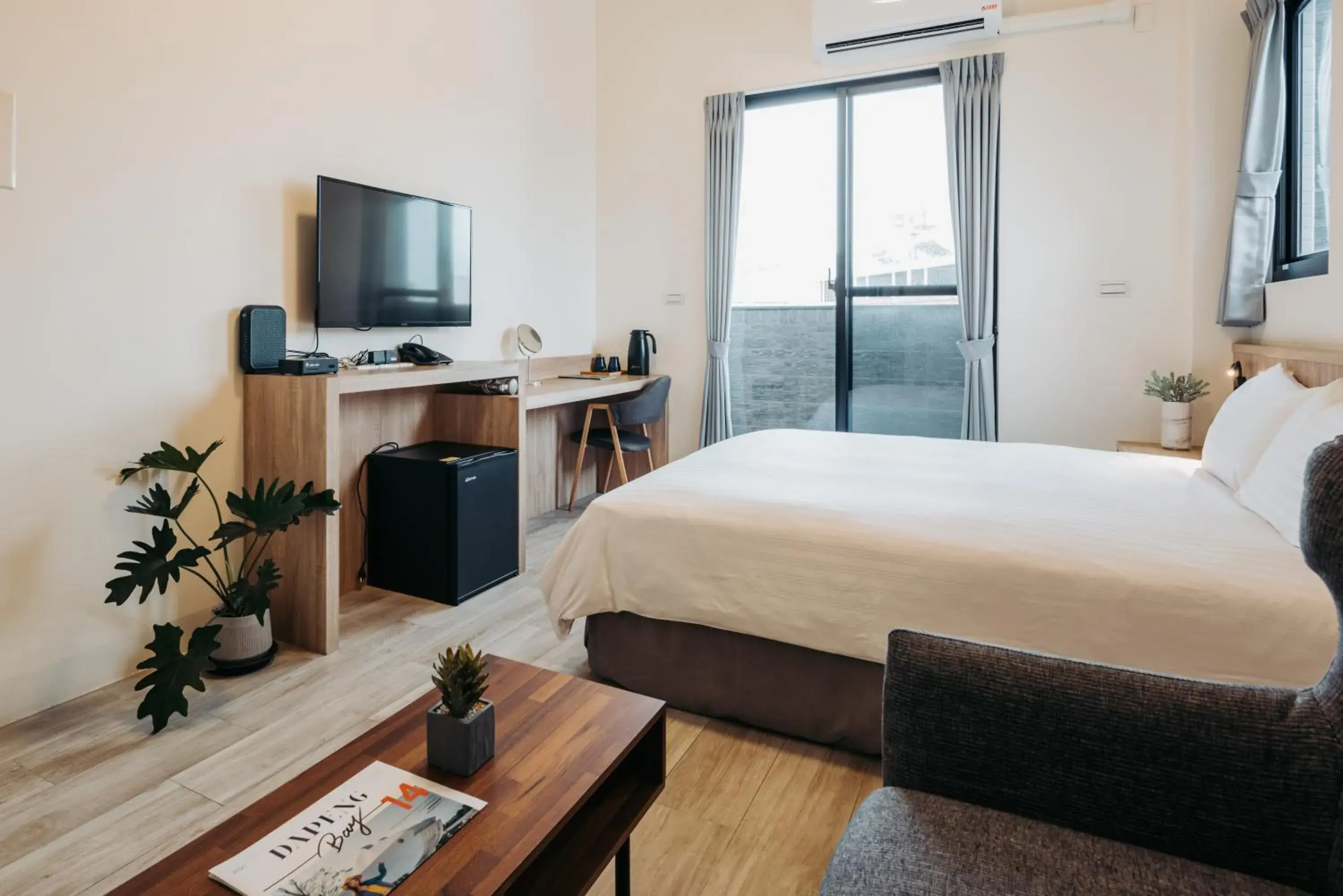 Deluxe Double Room with Balcony in Meet Secret B&B Deluxe Double Room with Balcony in Meet Secret B&B