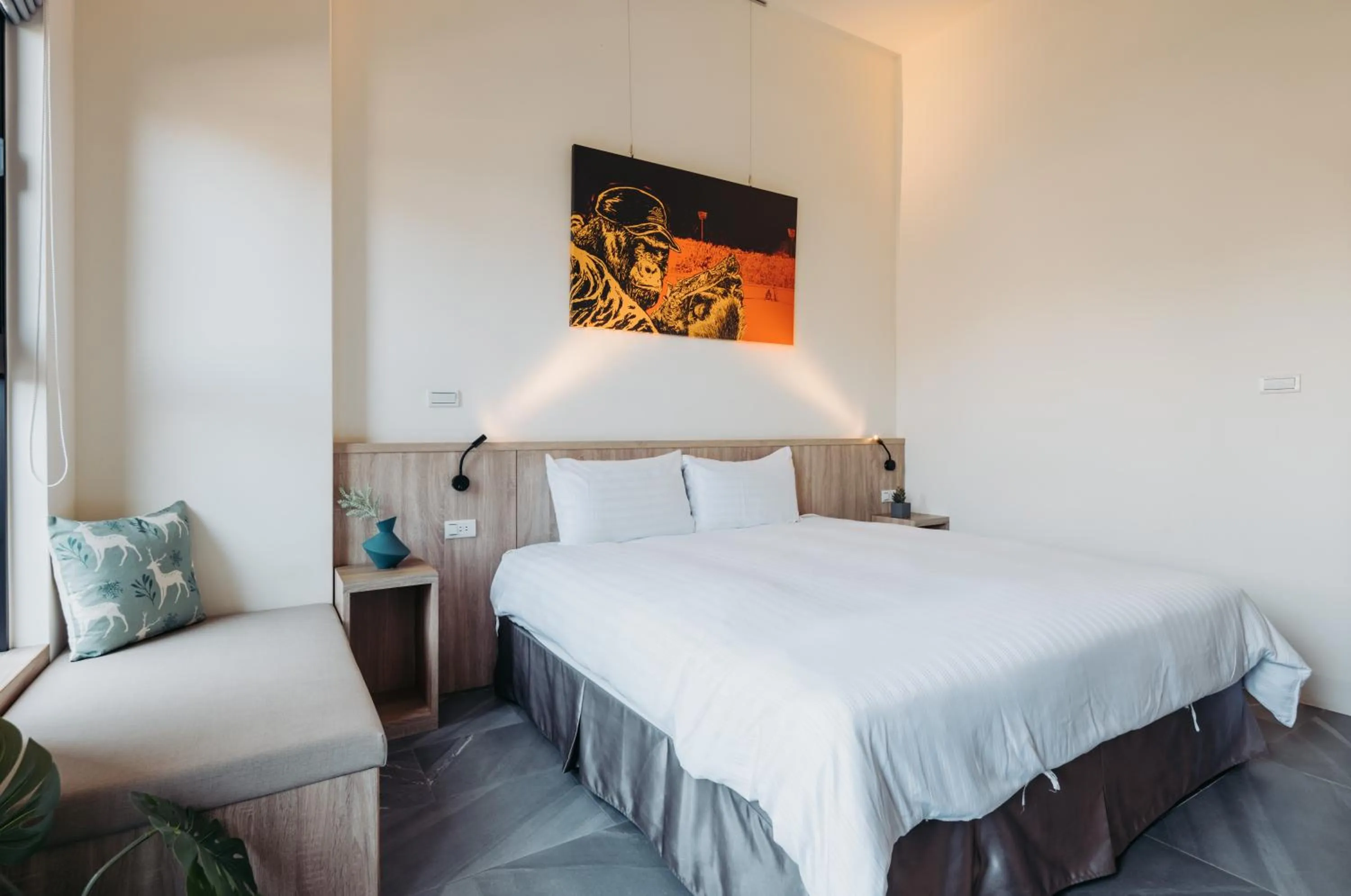 Photo of the whole room, Bed in Meet Secret B&B