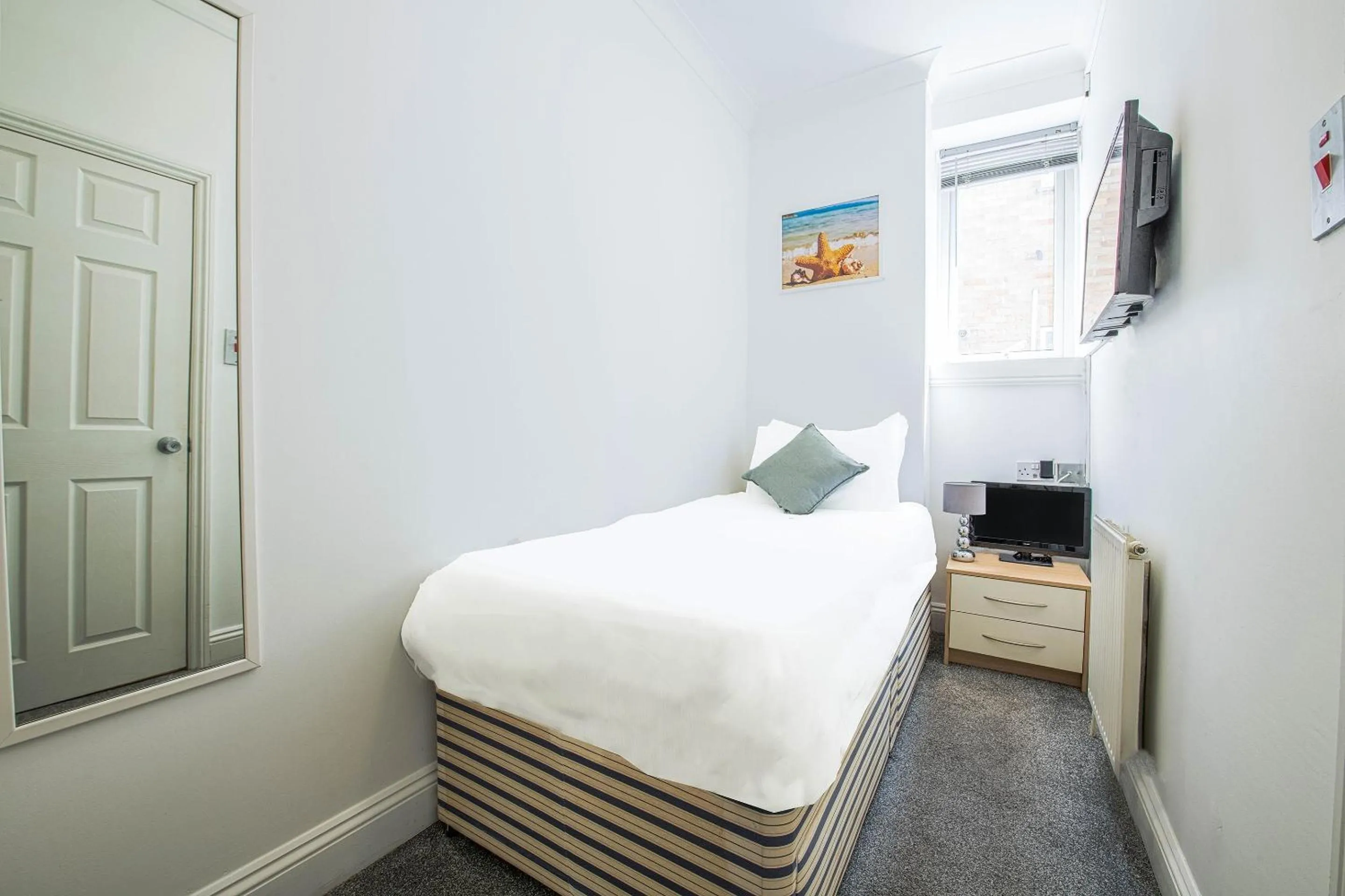 Bedroom, Bed in OYO Pier Hotel