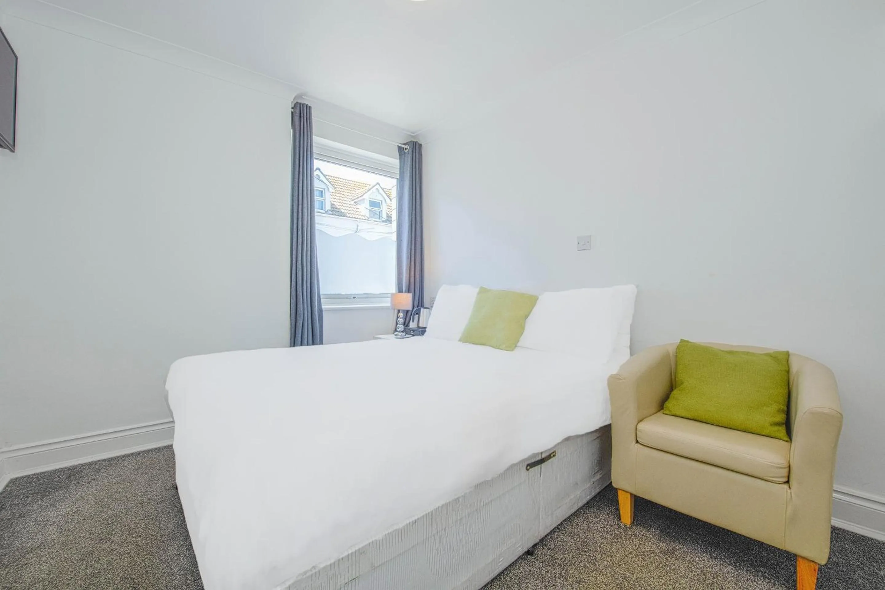 Bedroom, Bed in OYO Pier Hotel