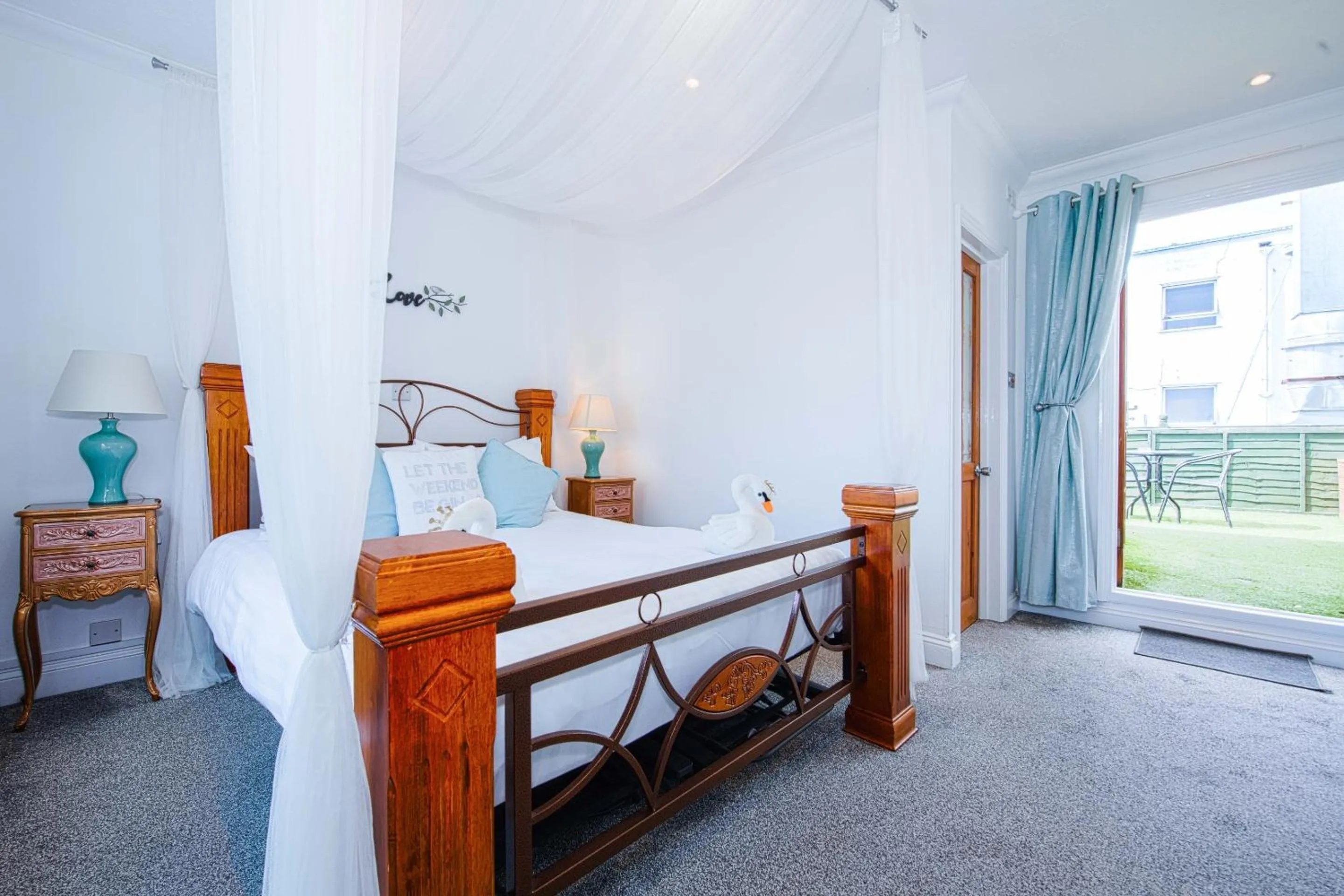 Bedroom, Bed in OYO Pier Hotel