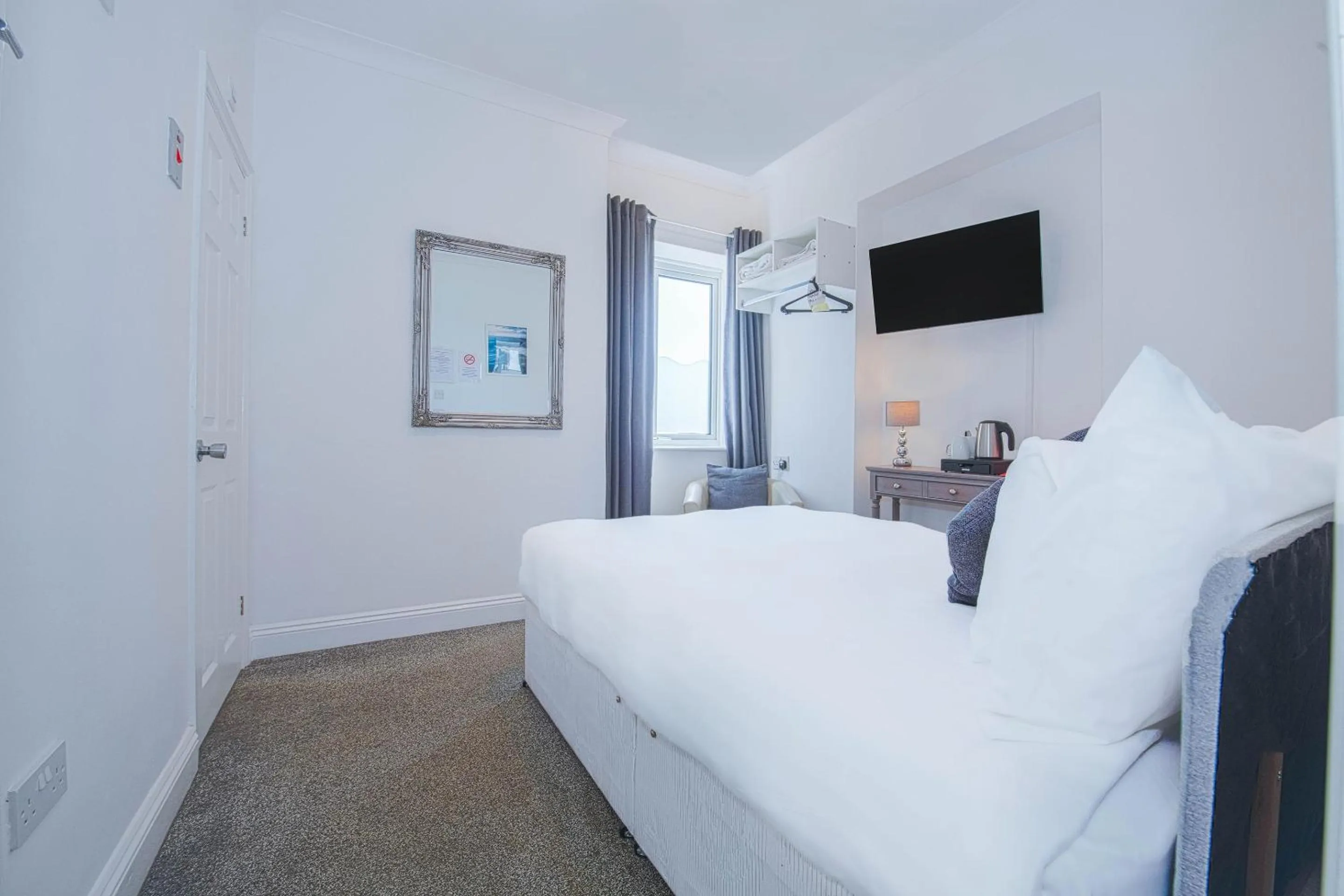 Bedroom, Bed in OYO Pier Hotel