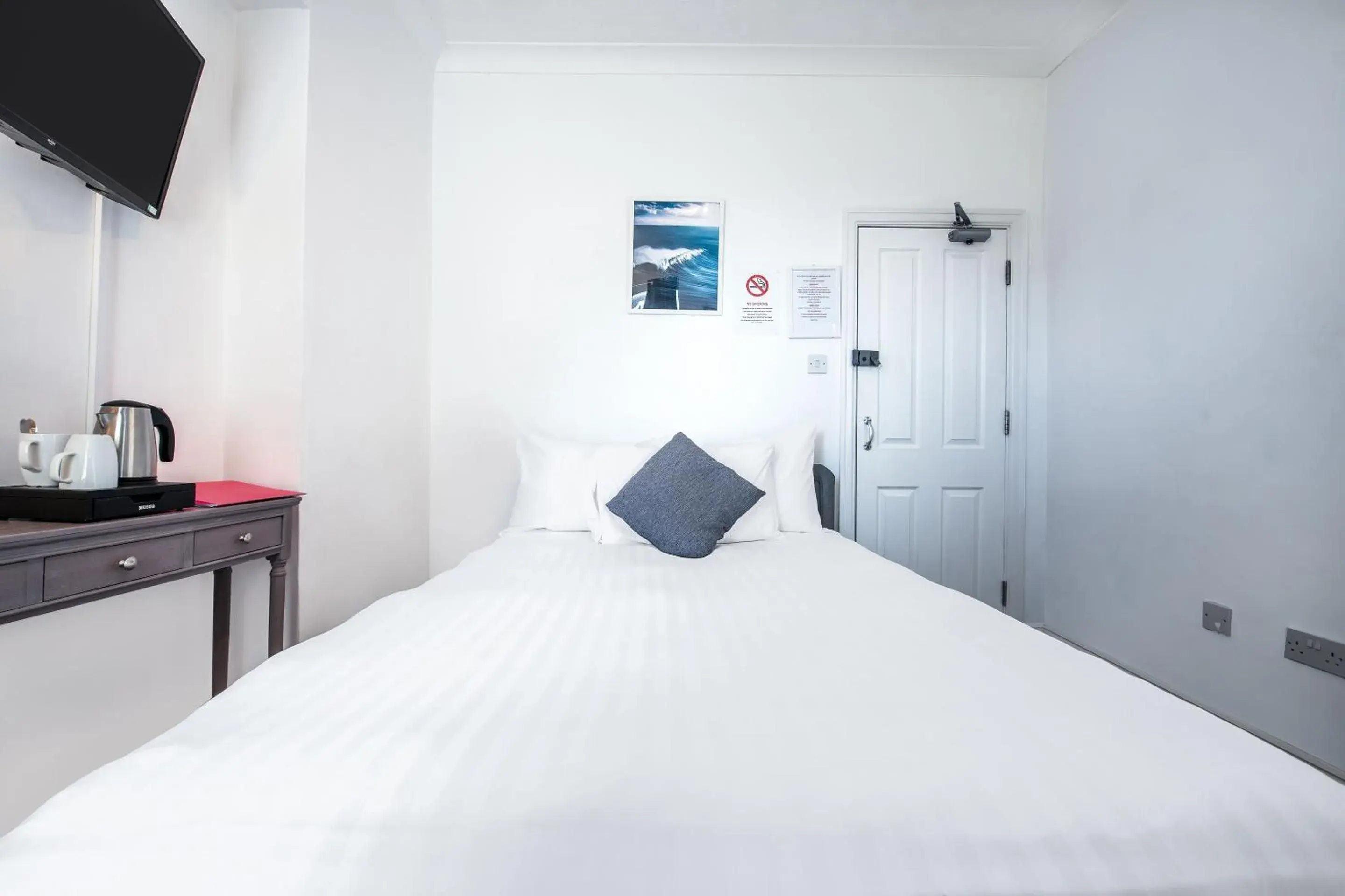 Standard Twin Room in OYO Pier Hotel Standard Twin Room in OYO Pier Hotel