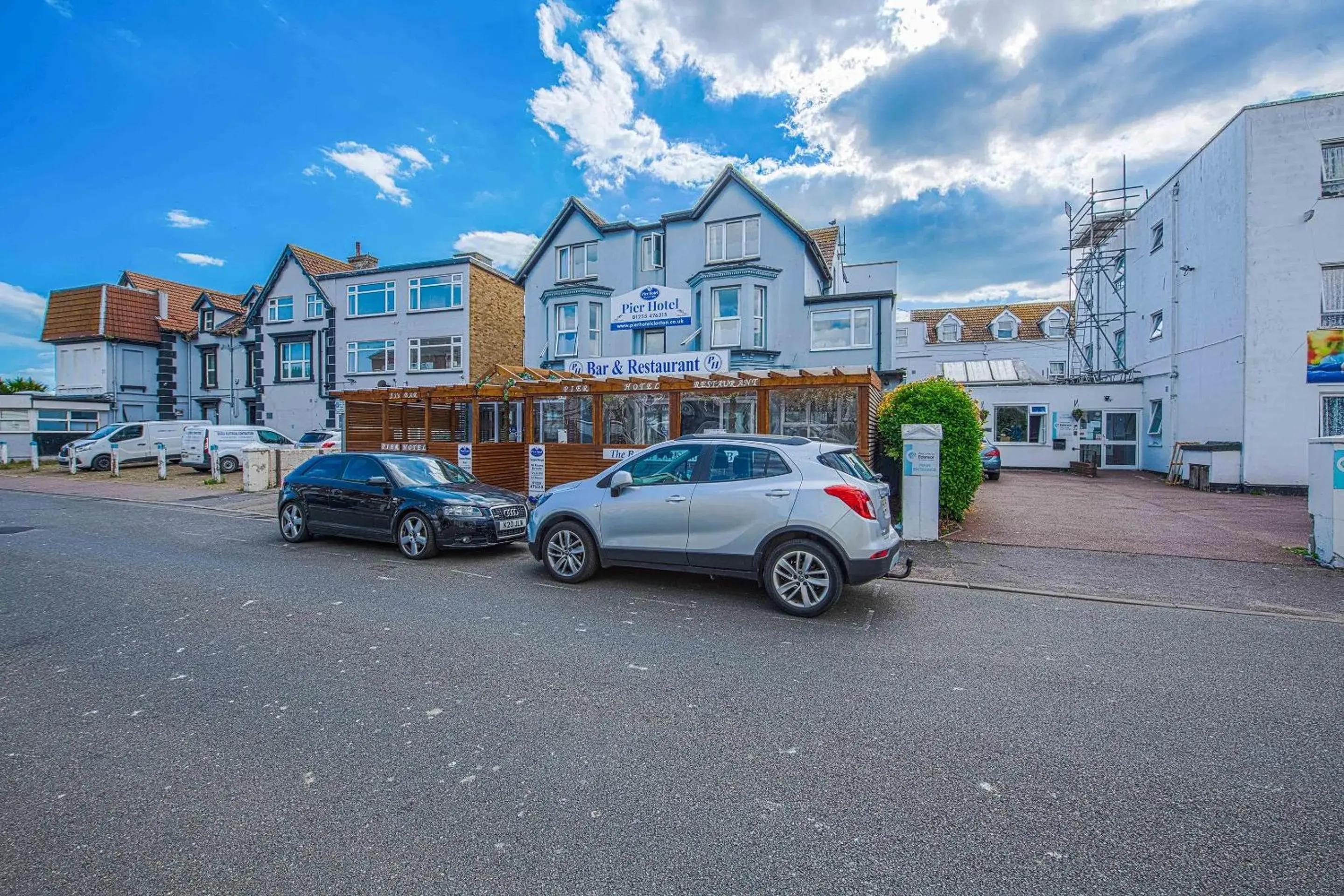 Facade/entrance in OYO Pier Hotel Facade/entrance in OYO Pier Hotel