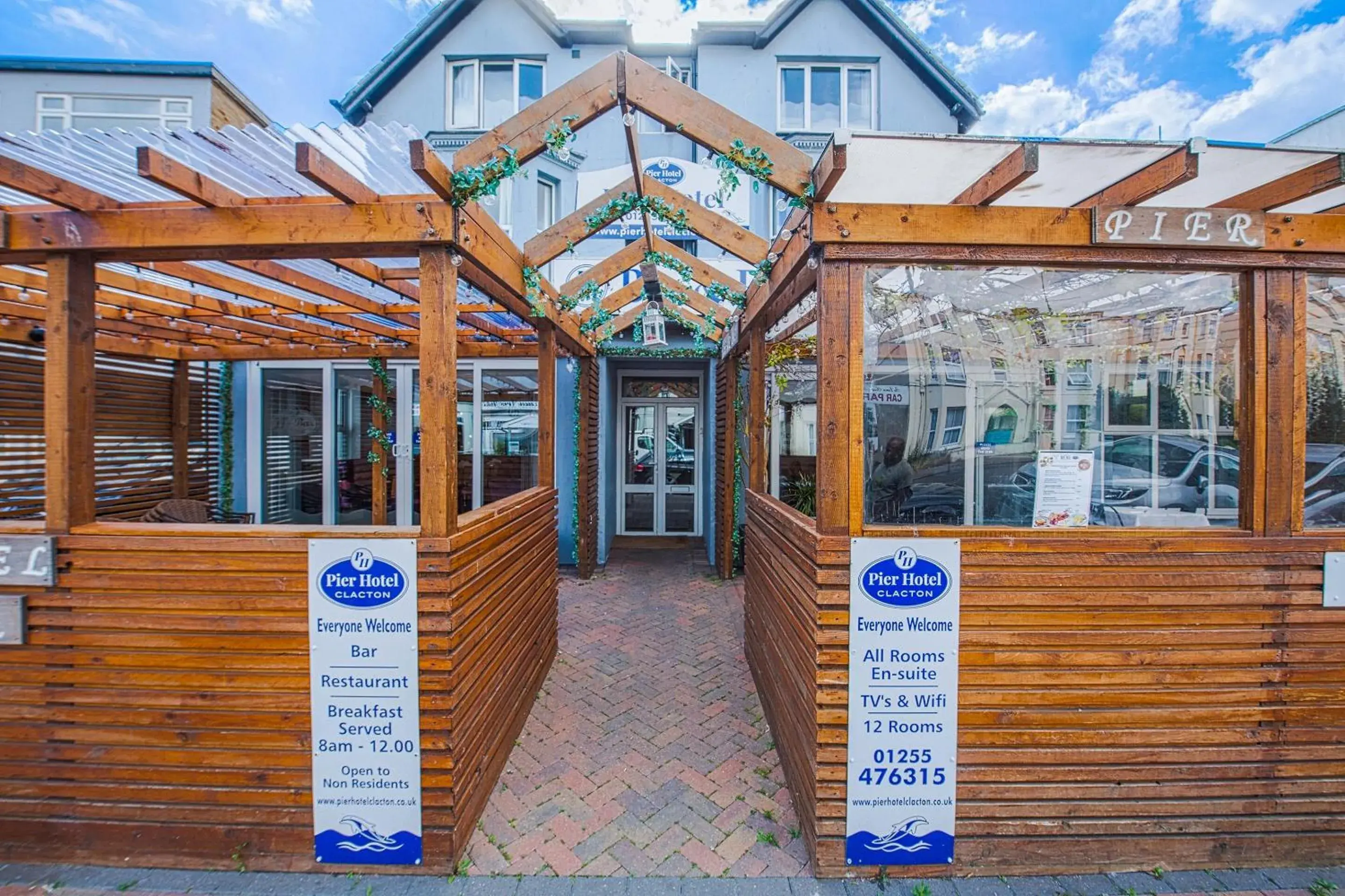 Facade/entrance in OYO Pier Hotel Facade/entrance in OYO Pier Hotel