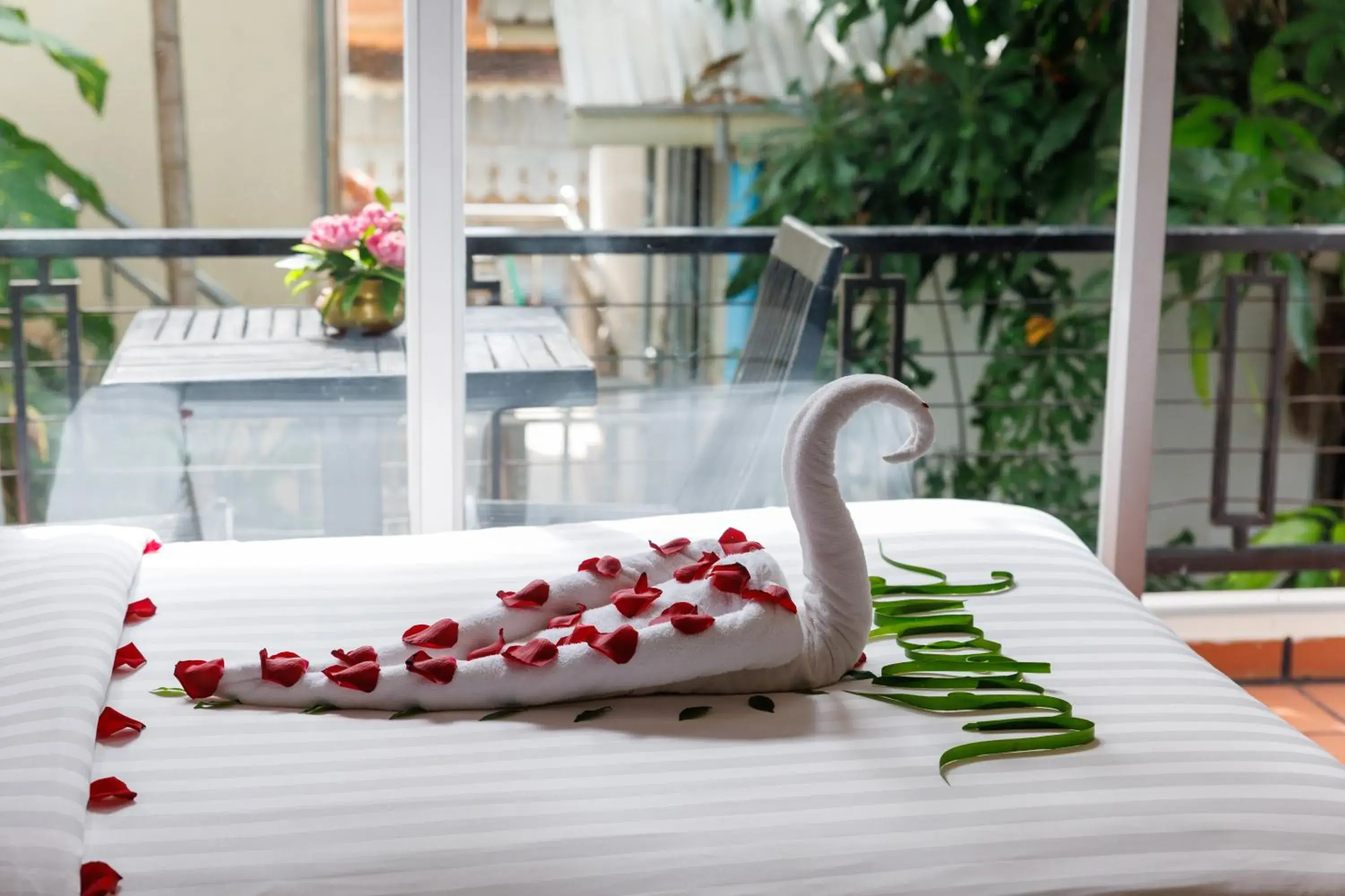 Pool view, Bed in SAKABAN Suite Pool view, Bed in SAKABAN Suite