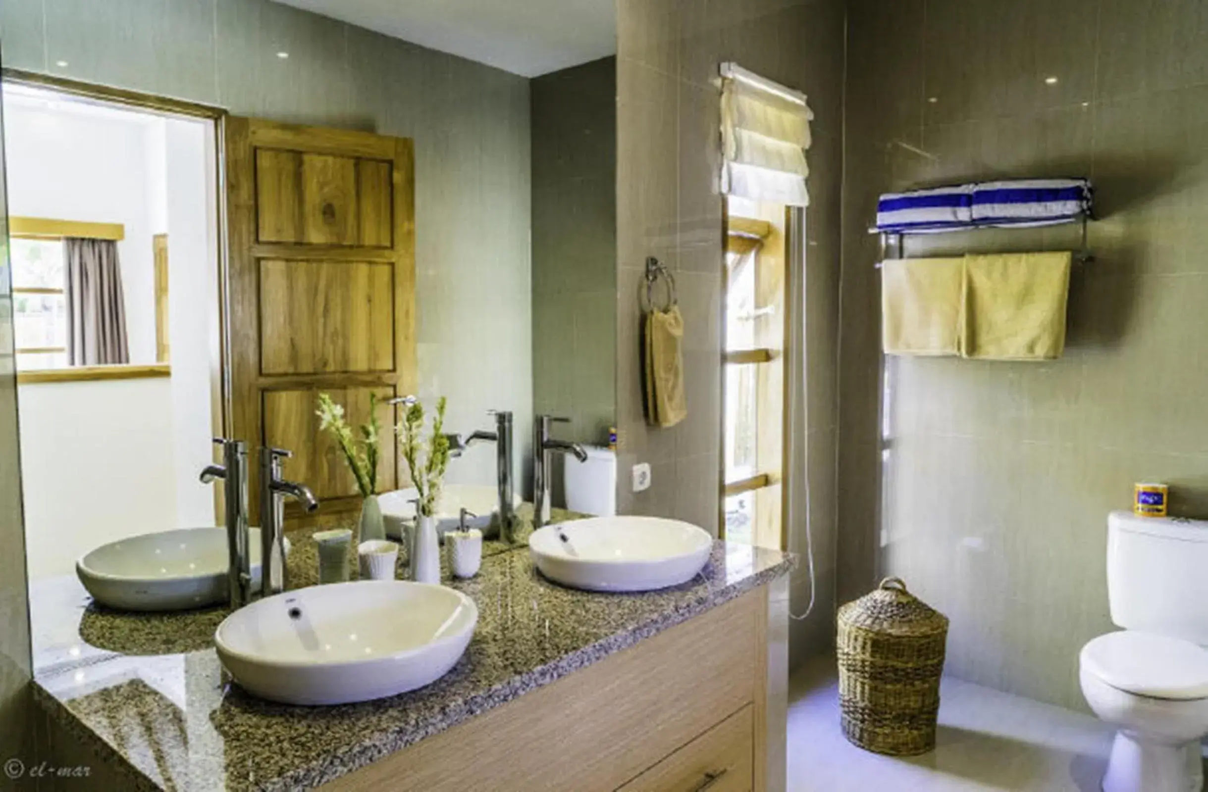 Bathroom in Kubu Indah Dive & Spa Resort Bathroom in Kubu Indah Dive & Spa Resort