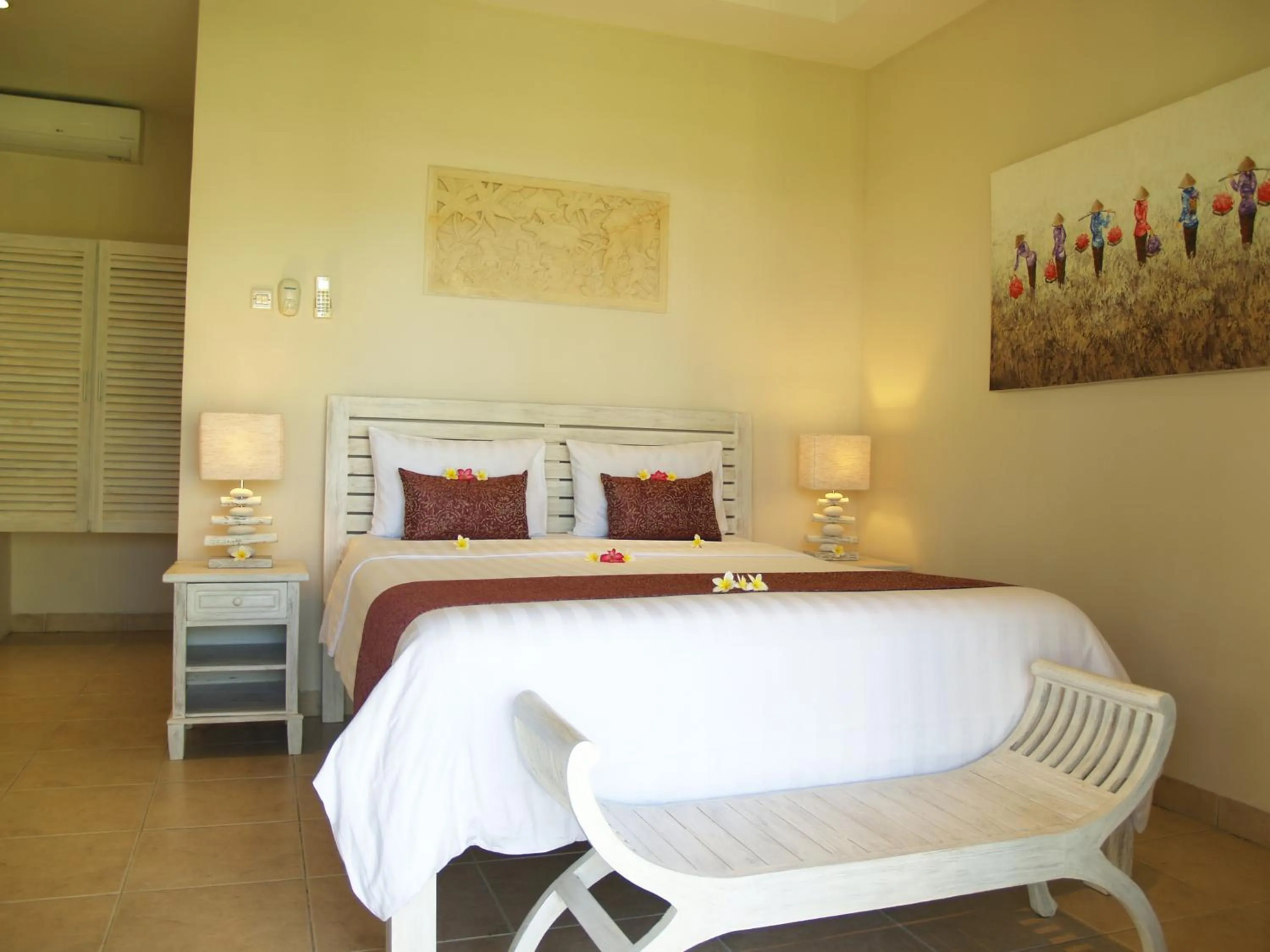 Bed in Kubu Indah Dive & Spa Resort