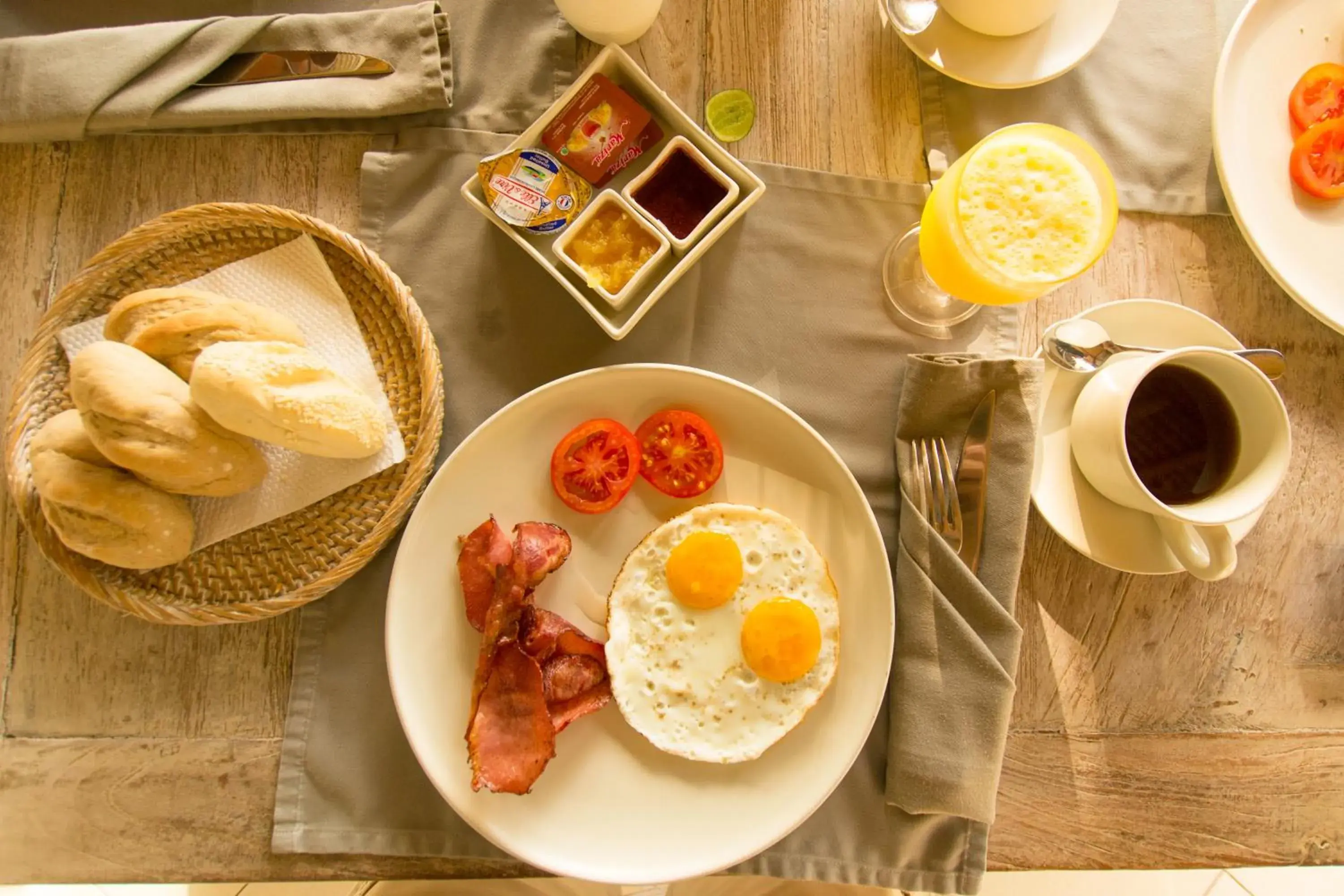 Food and drinks in Kubu Indah Dive & Spa Resort Food and drinks in Kubu Indah Dive & Spa Resort