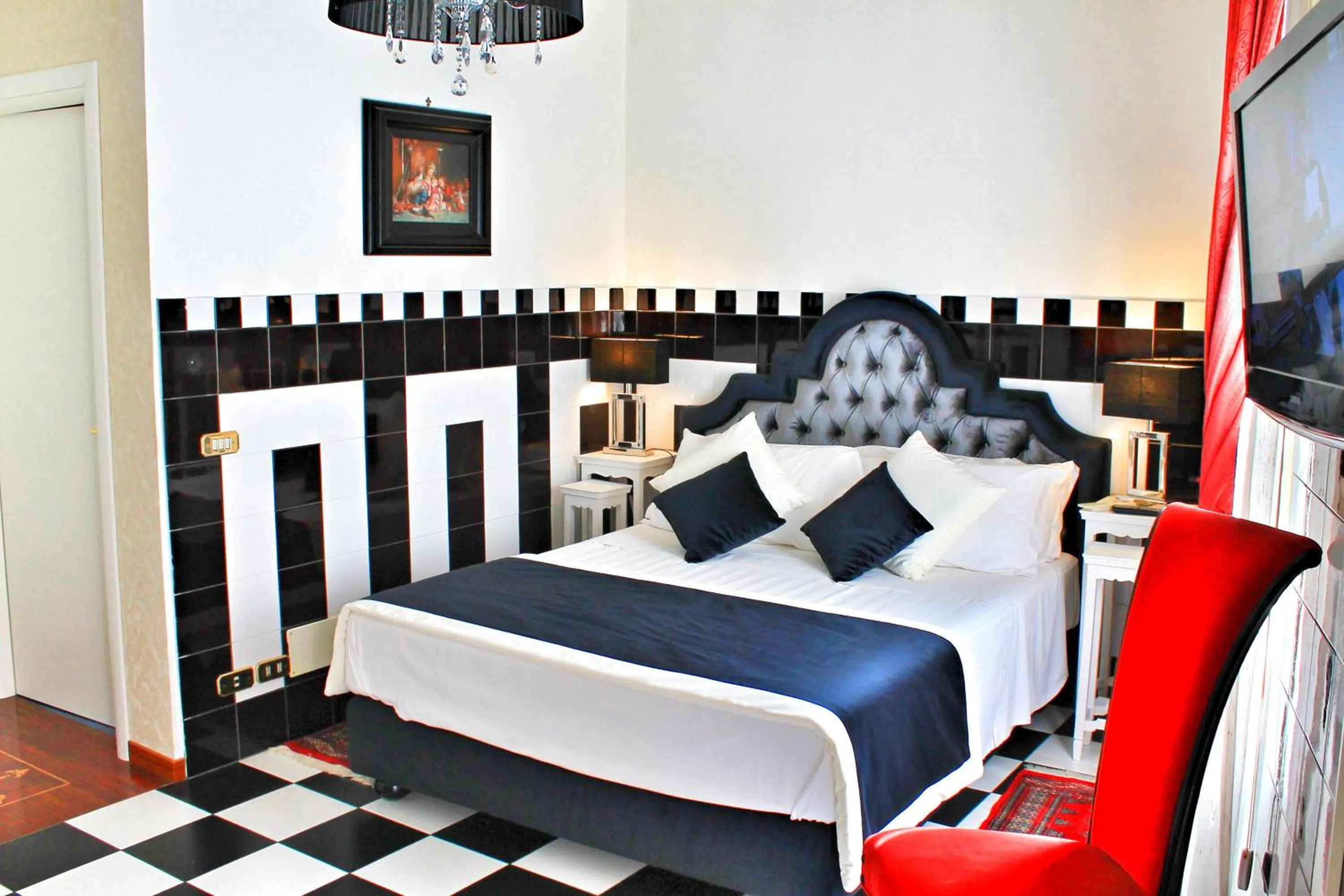 Photo of the whole room, Bed in Di Rienzo Pantheon Palace