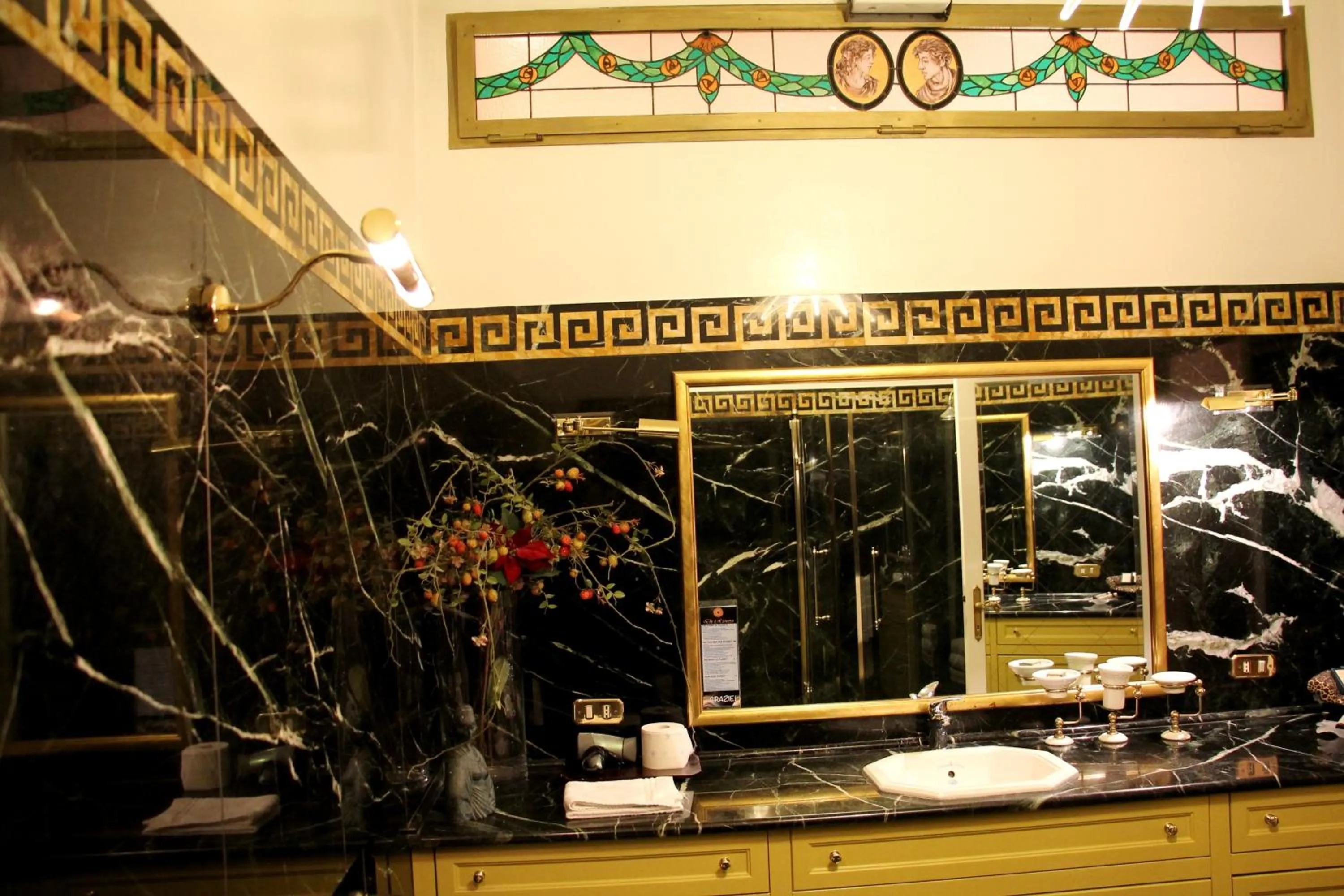 Toilet in Di Rienzo Pantheon Palace