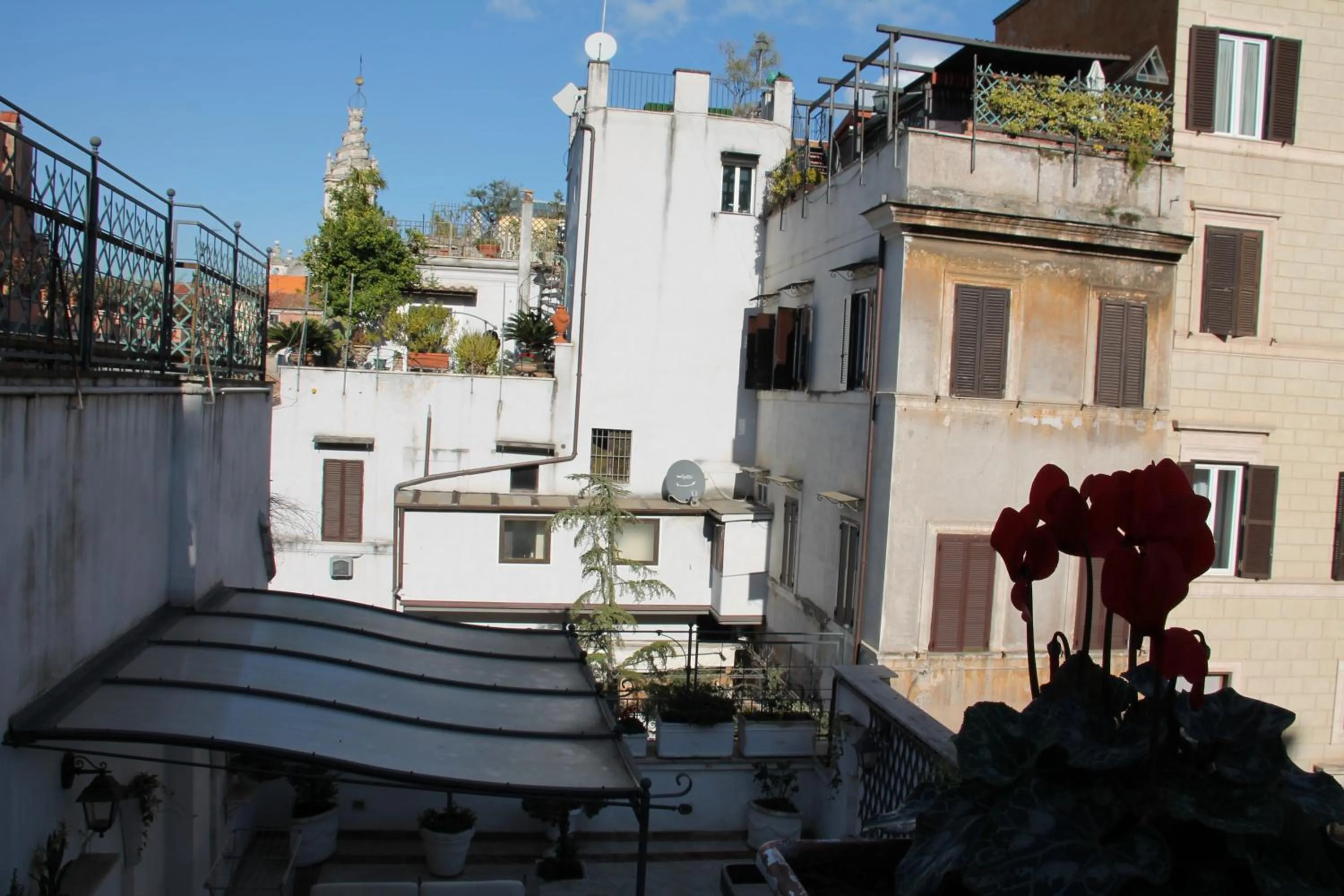 Facade/entrance in Di Rienzo Pantheon Palace