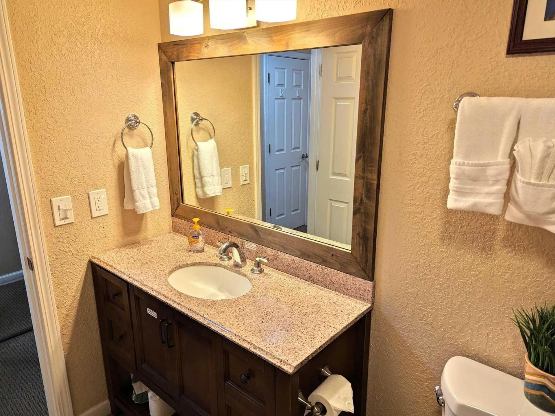 Lakeland Village #105