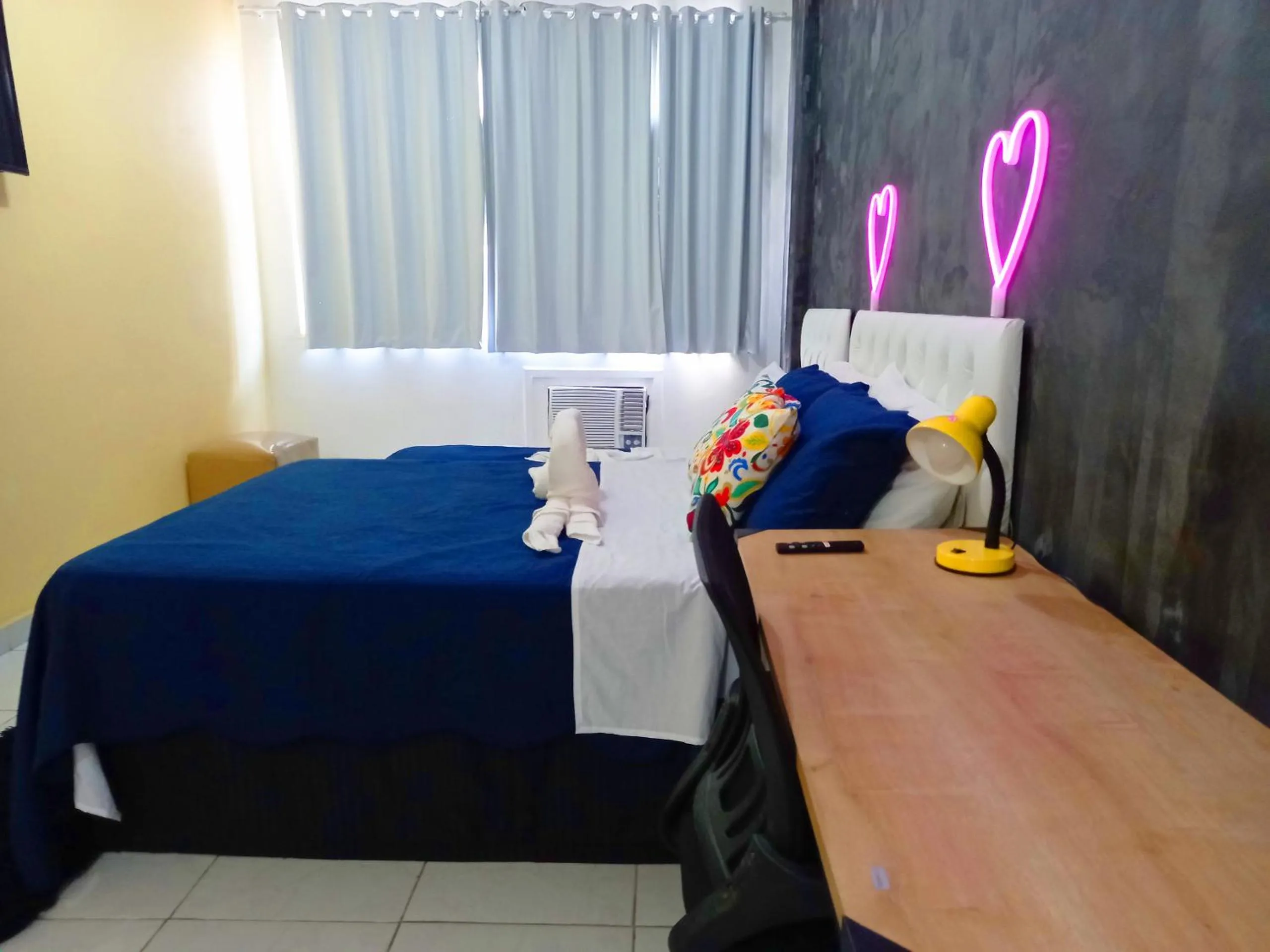 Bed in Espaçoso apto na Praia de Copacabana TC1010