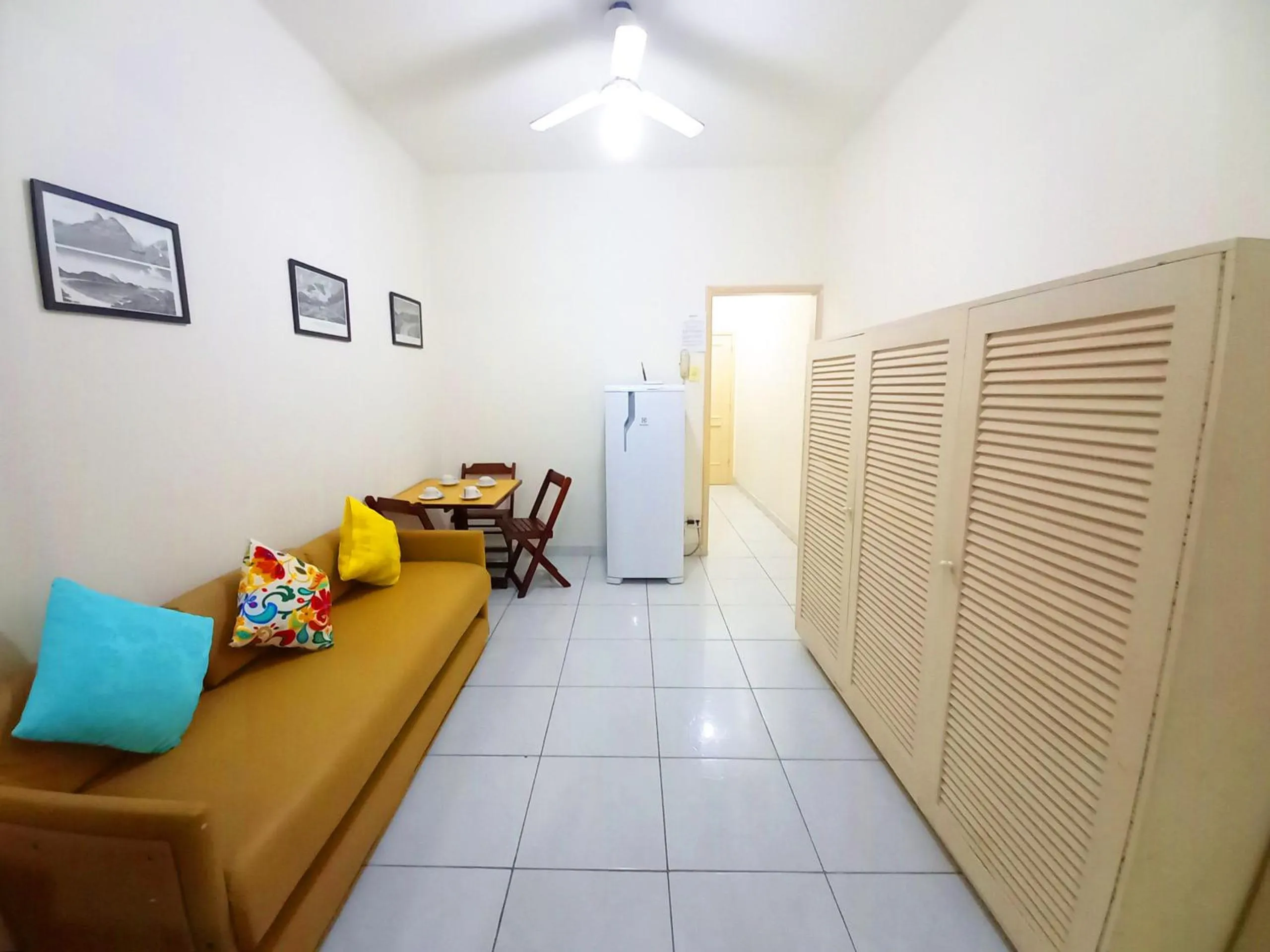 Espaçoso apto na Praia de Copacabana TC1010