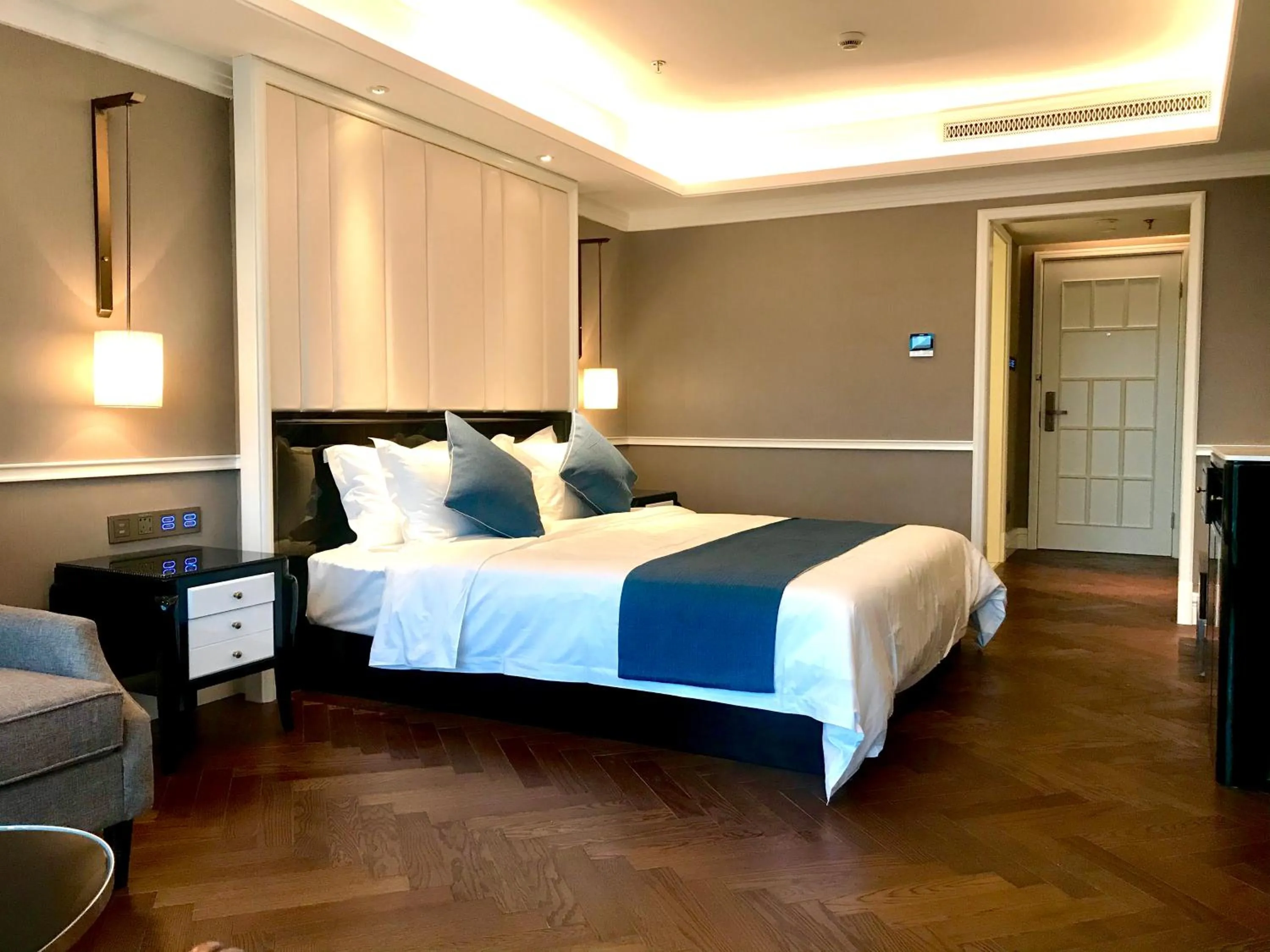 Bed in Metropolo shanghai Yingao Road Subway Station