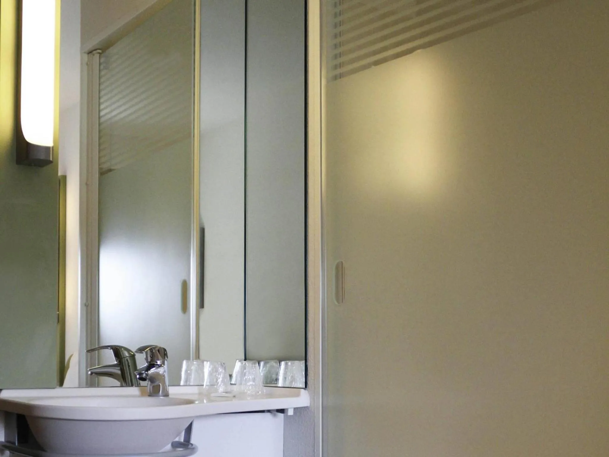 Bedroom in ibis budget Gare de Poitiers