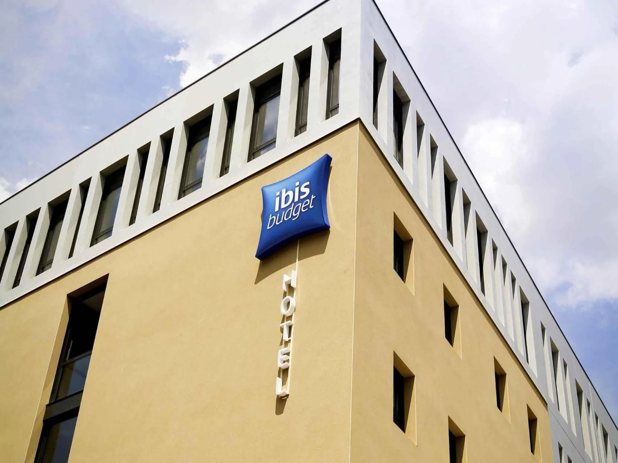 Property building in ibis budget Gare de Poitiers