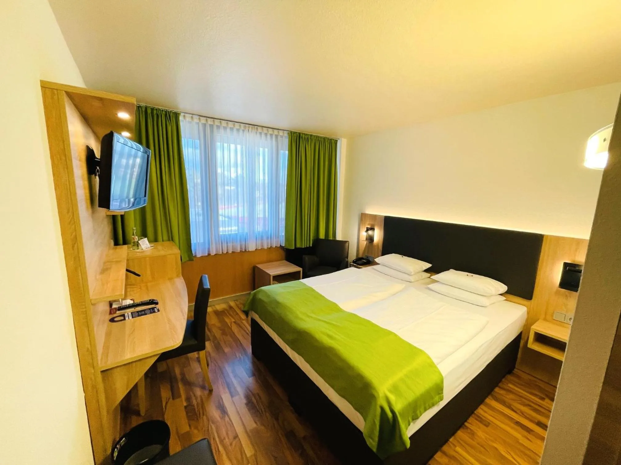 Photo of the whole room, Bed in ARVENA Messe Hotel