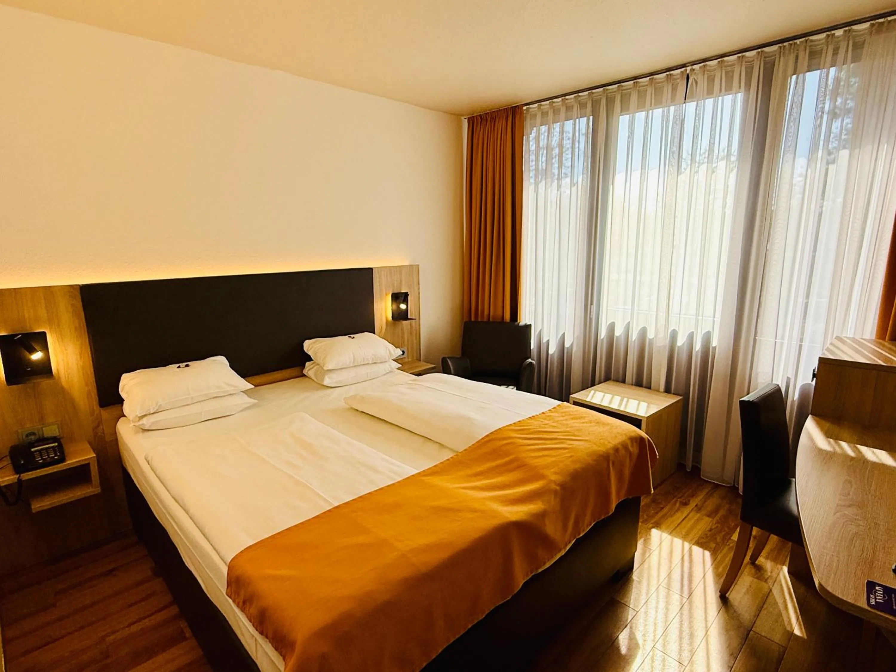 Photo of the whole room, Bed in ARVENA Messe Hotel