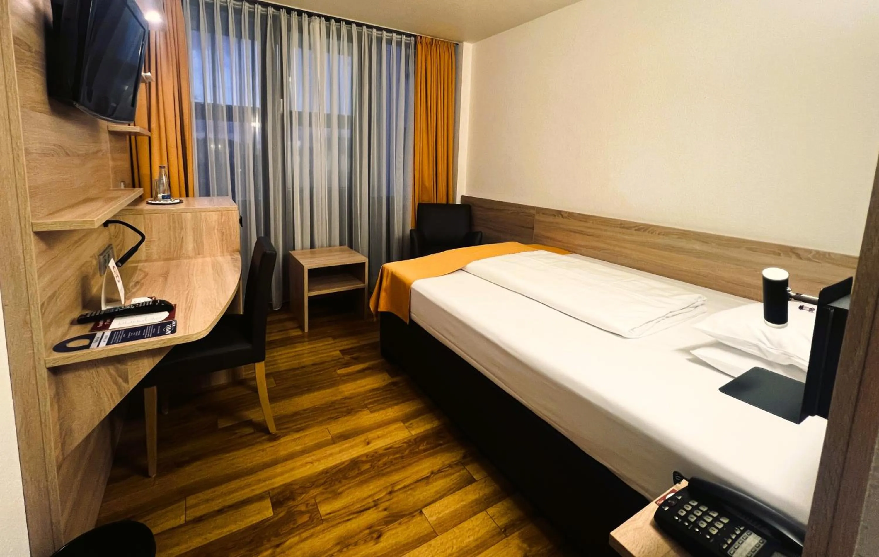 Bed in ARVENA Messe Hotel