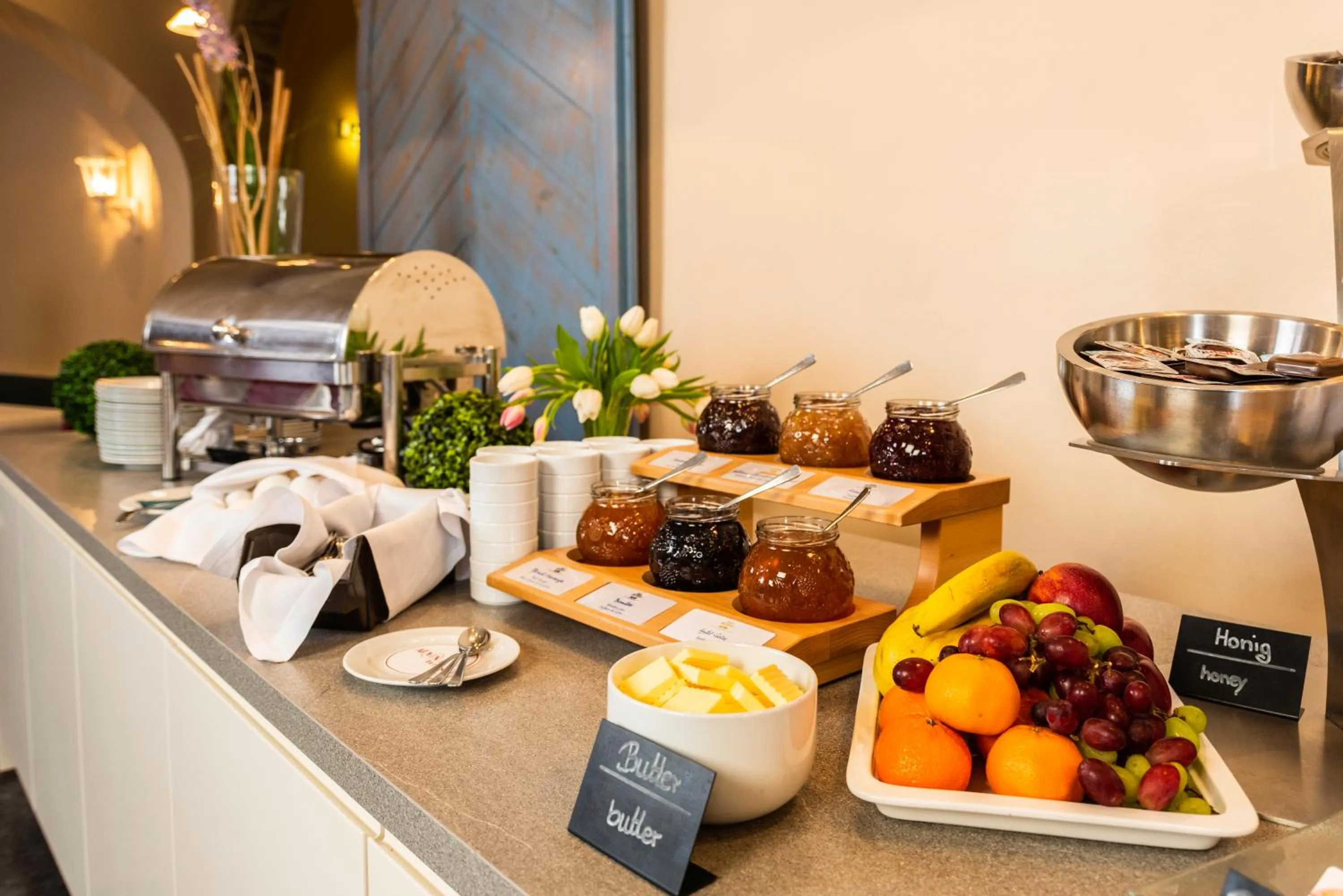 Breakfast in ARVENA Kongress Hotel - Hotel in der Wagnerstadt