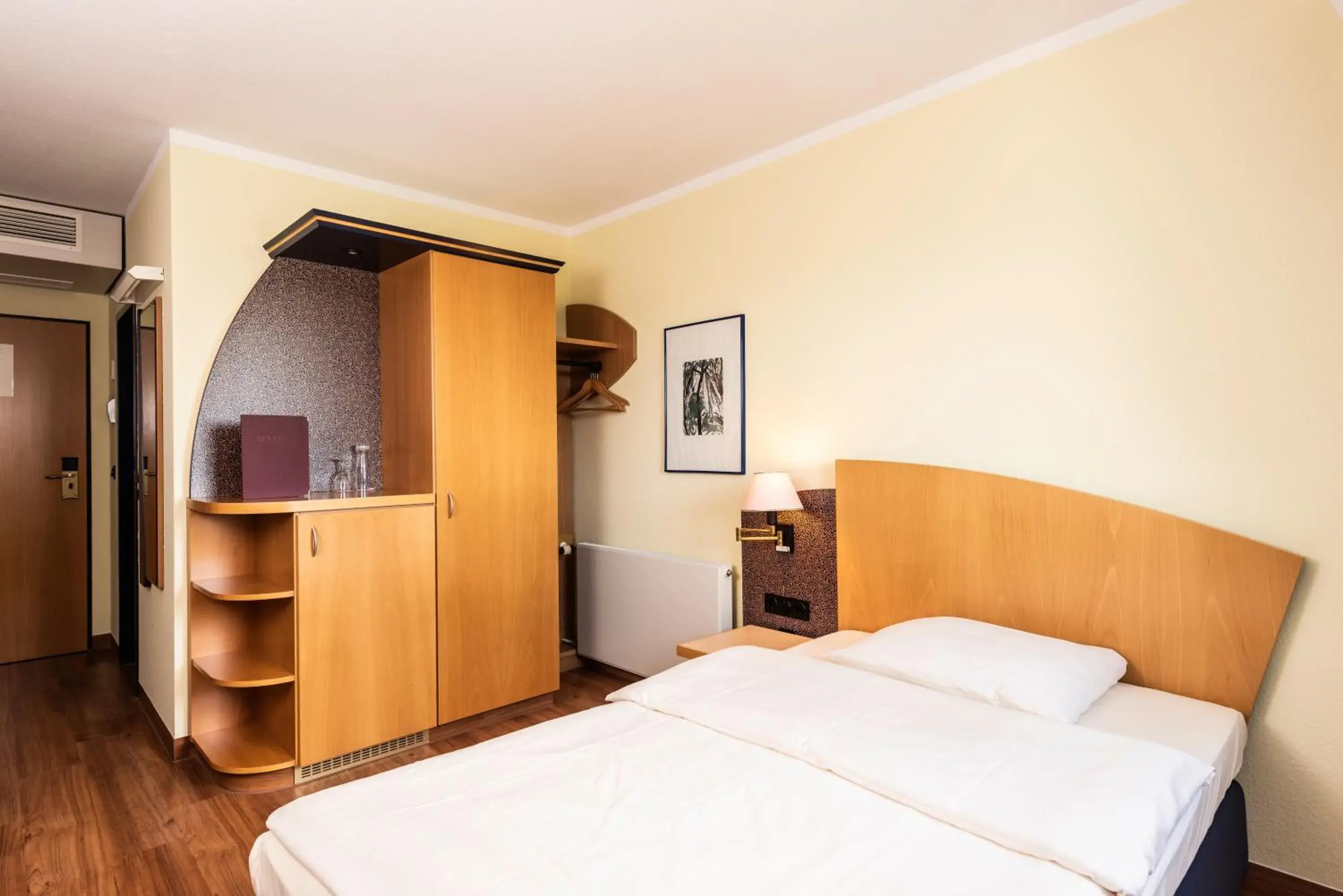 Photo of the whole room, Bed in ARVENA Kongress Hotel - Hotel in der Wagnerstadt Photo of the whole room, Bed in ARVENA Kongress Hotel - Hotel in der Wagnerstadt