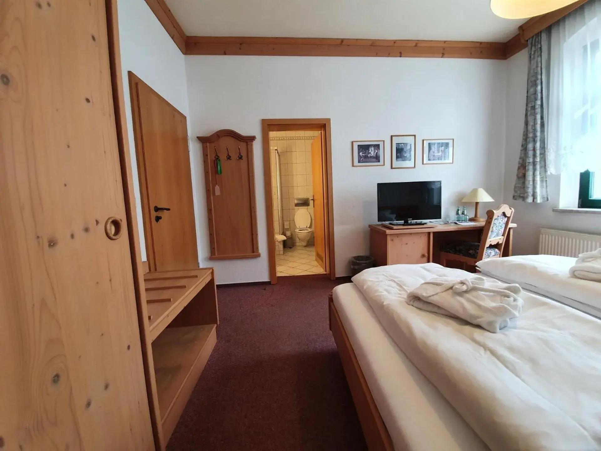Double Room with Private Bathroom in Hotel Stadt Olbernhau Double Room with Private Bathroom in Hotel Stadt Olbernhau