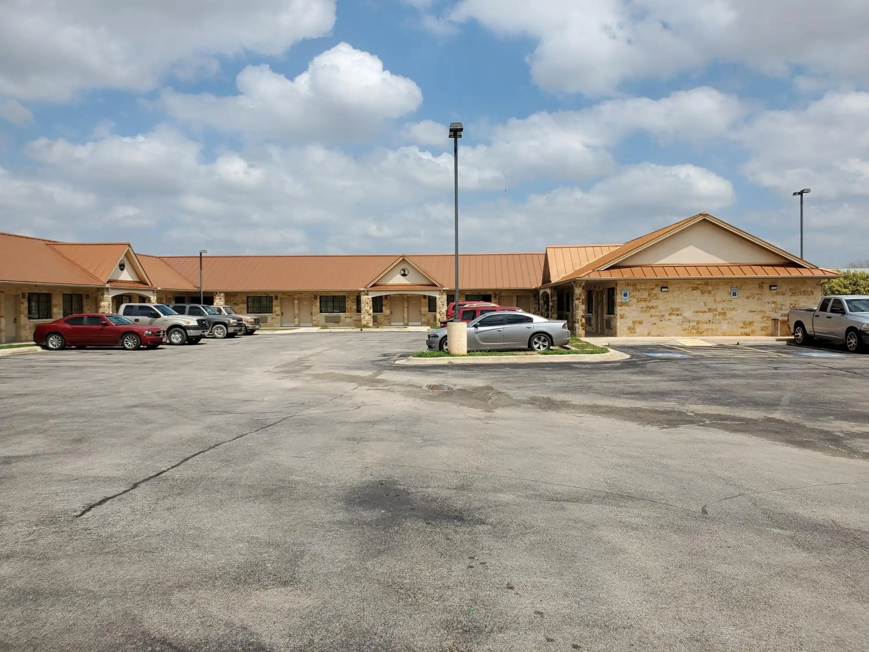 Property building in Eagle Ford Inn Property building in Eagle Ford Inn