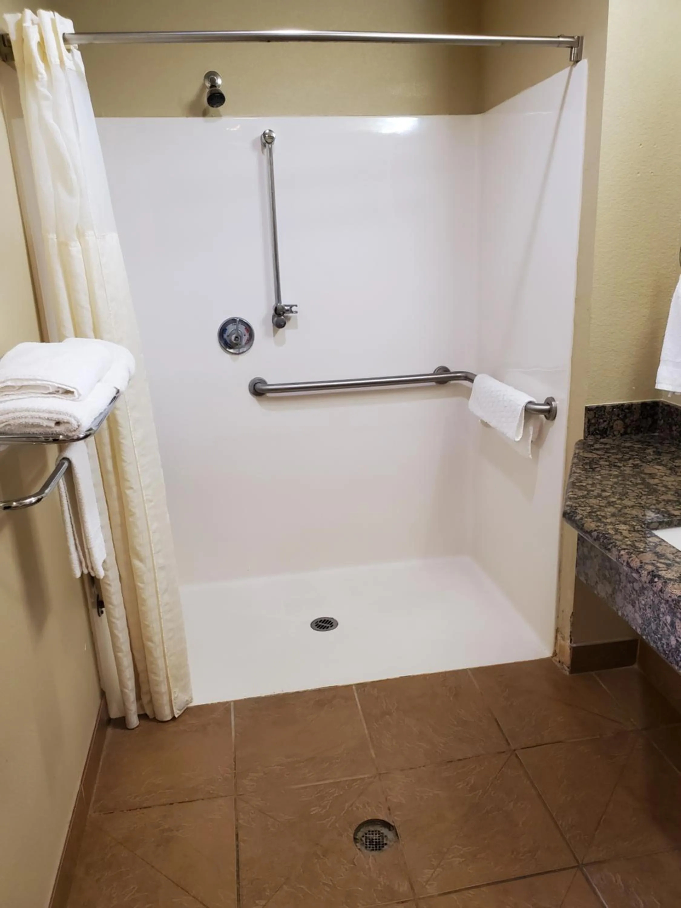 Bathroom in Eagle Ford Inn