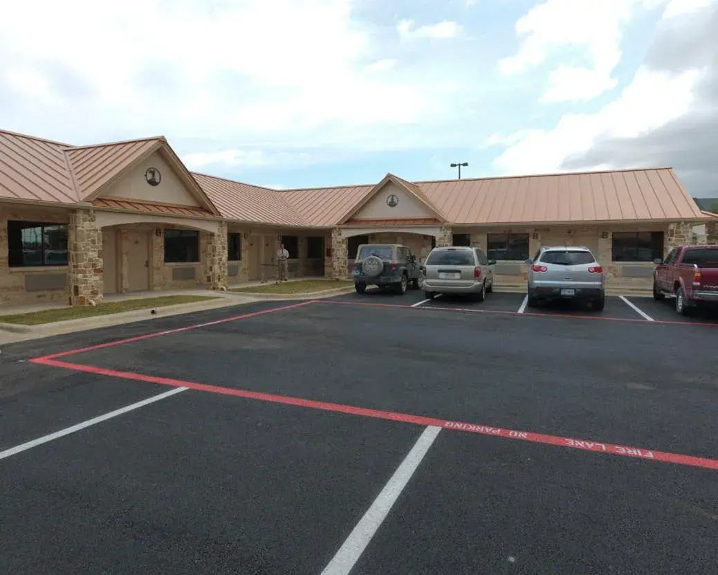 Property building in Eagle Ford Inn Property building in Eagle Ford Inn