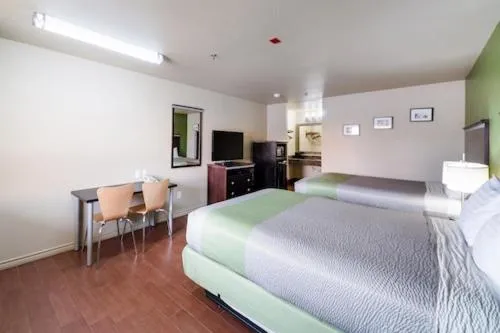 Bed in Eagle Ford Inn