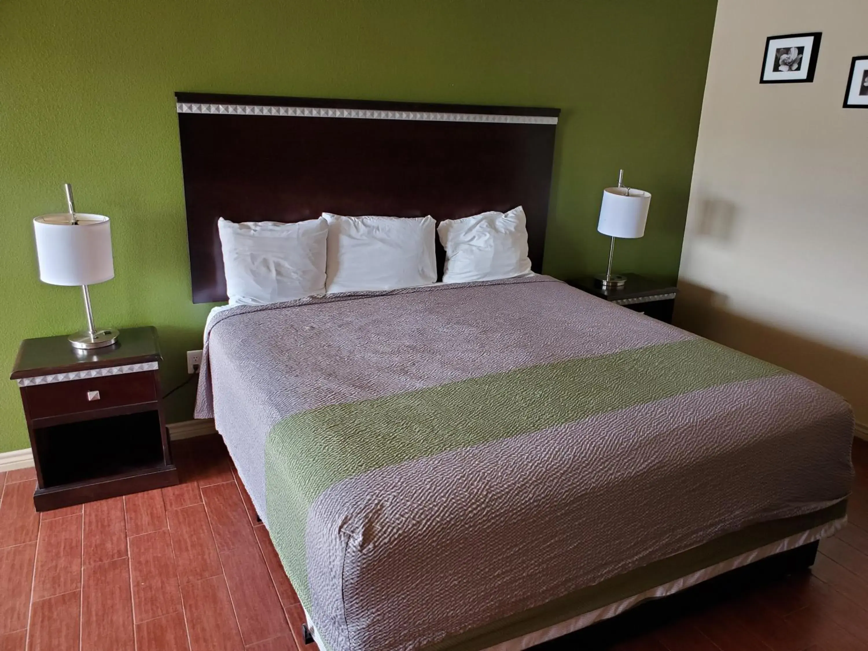 Bed in Eagle Ford Inn Bed in Eagle Ford Inn