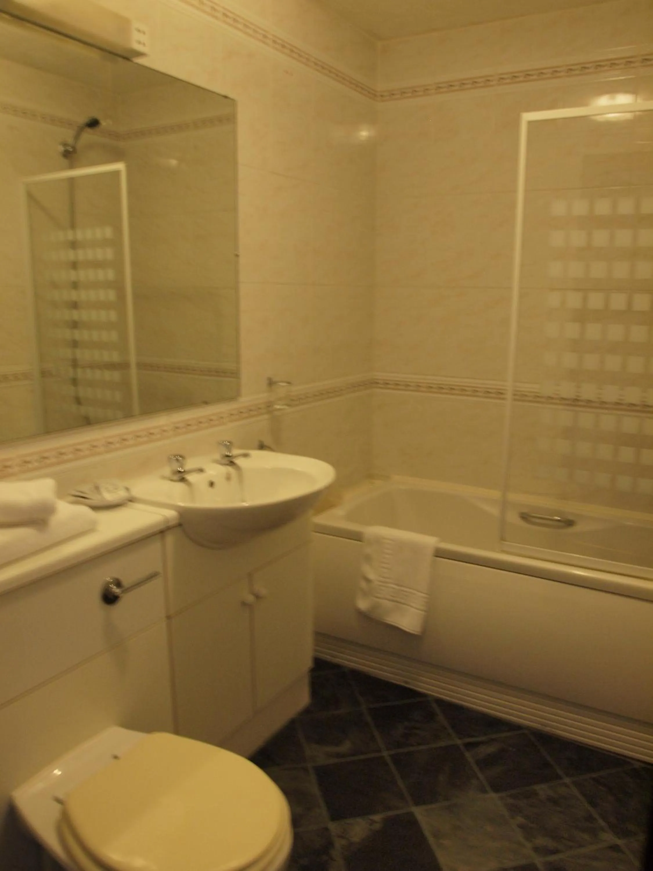 Bathroom in Argyll Arms Hotel