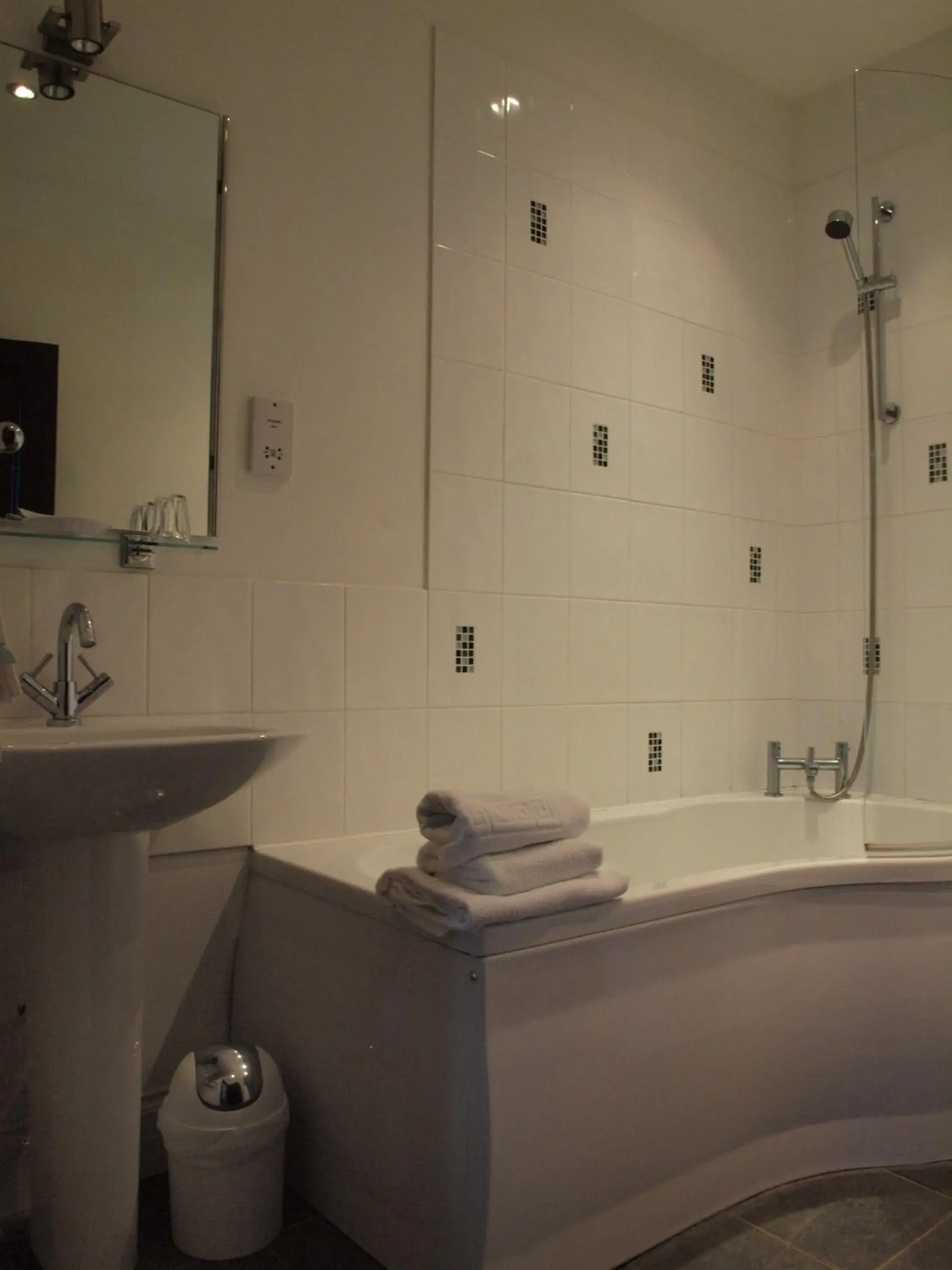 Bathroom in Argyll Arms Hotel