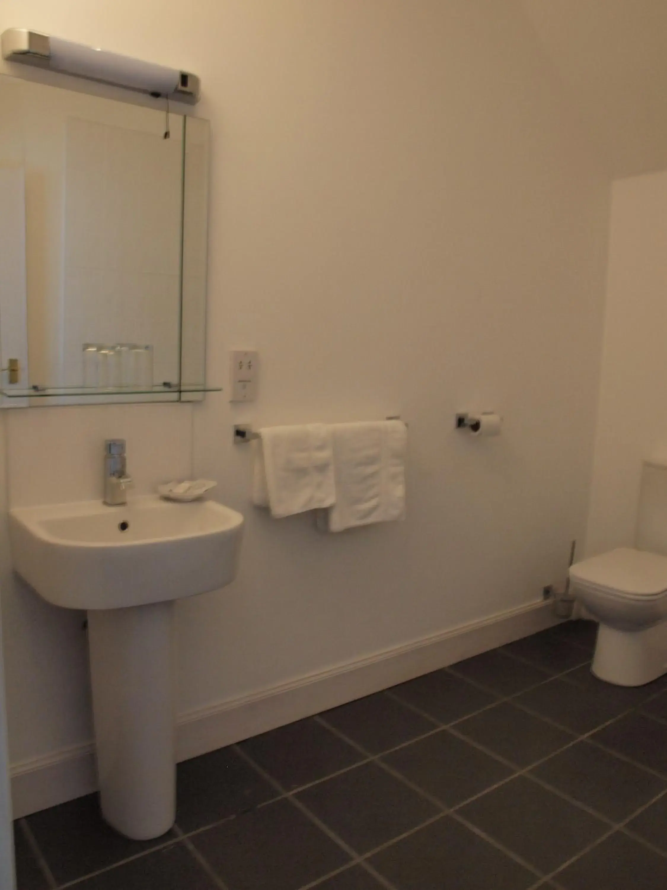 Bathroom in Argyll Arms Hotel