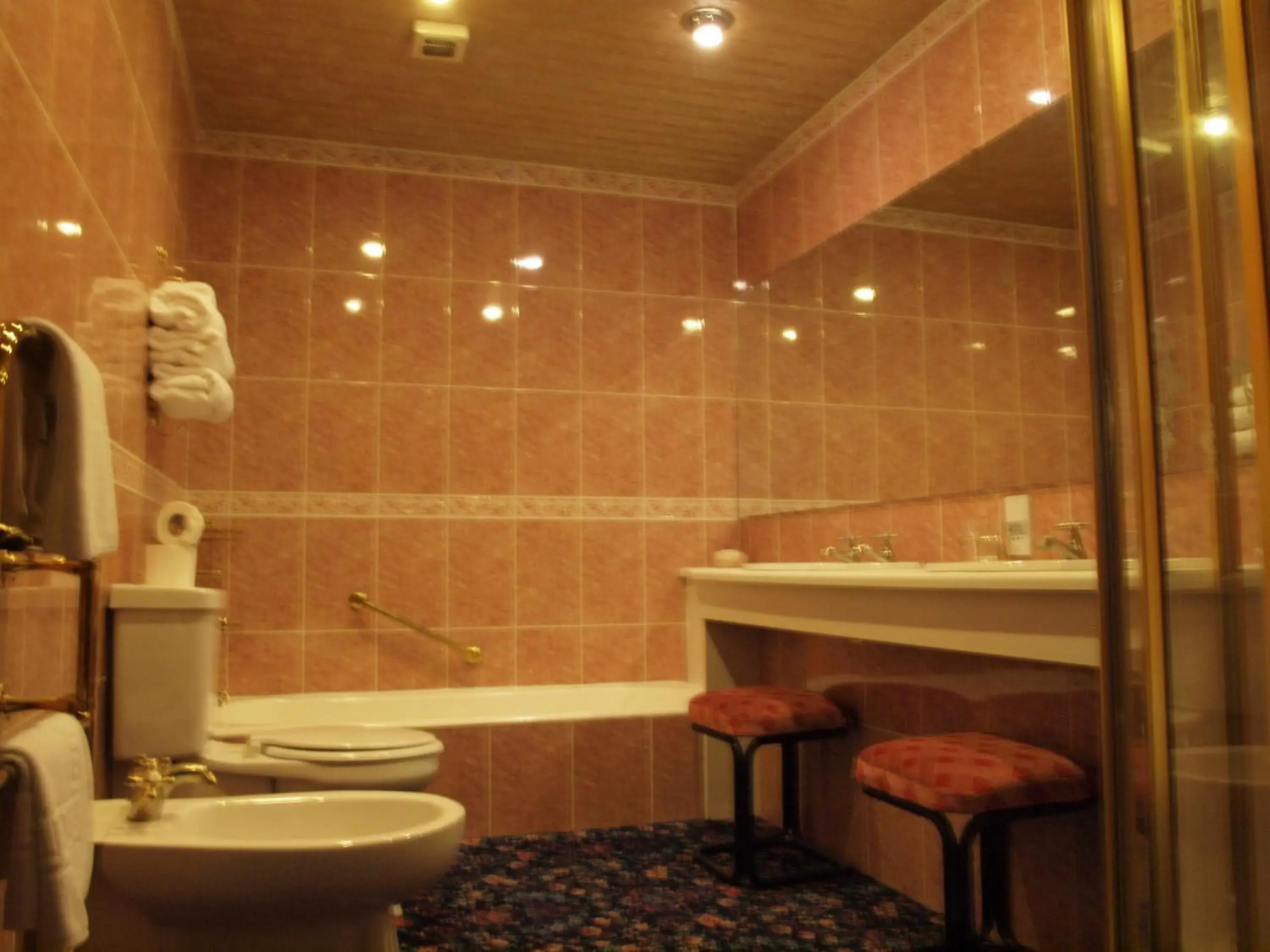 Bathroom in Argyll Arms Hotel