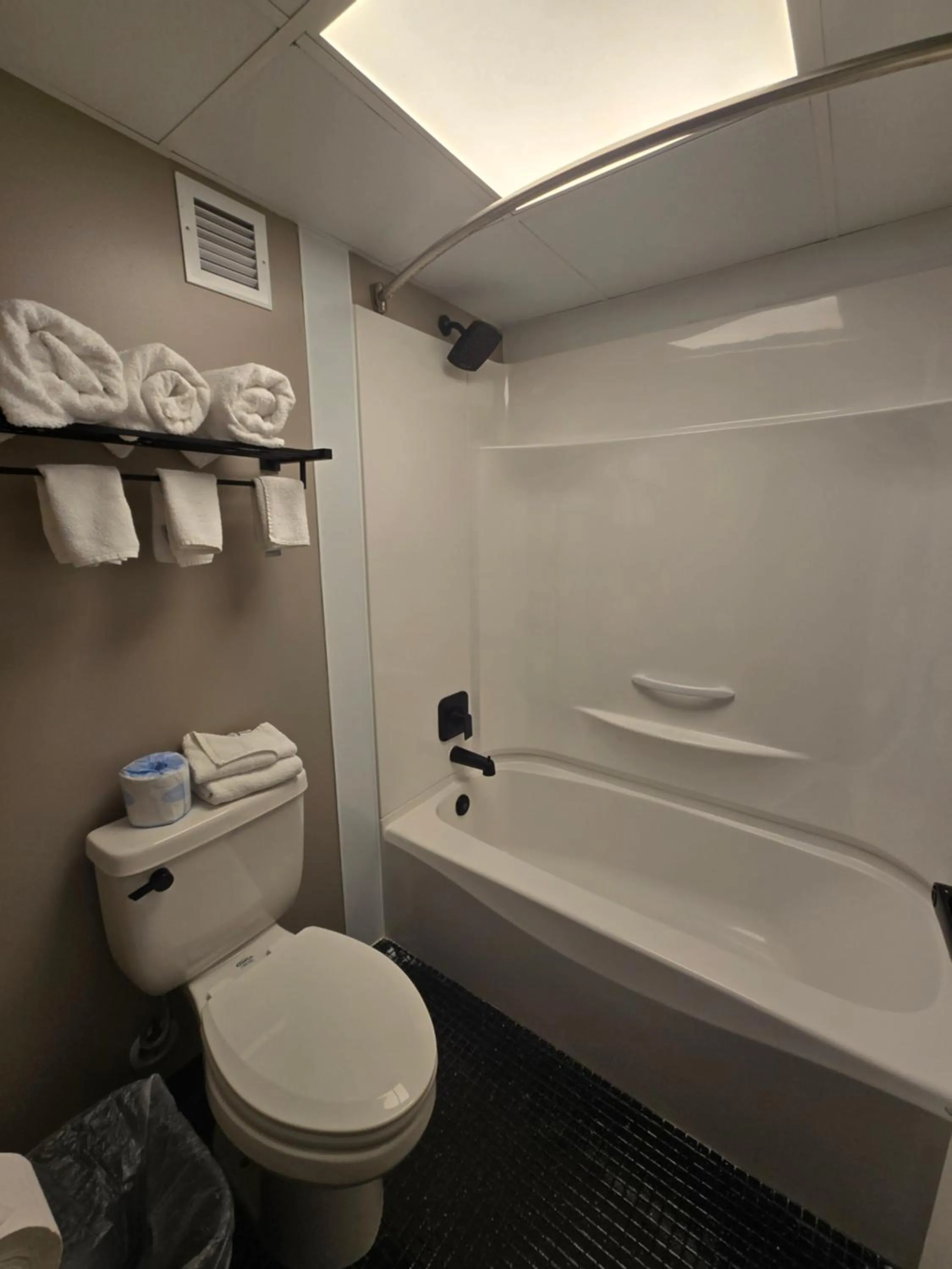 Bath in Dutch Wonderland Inn