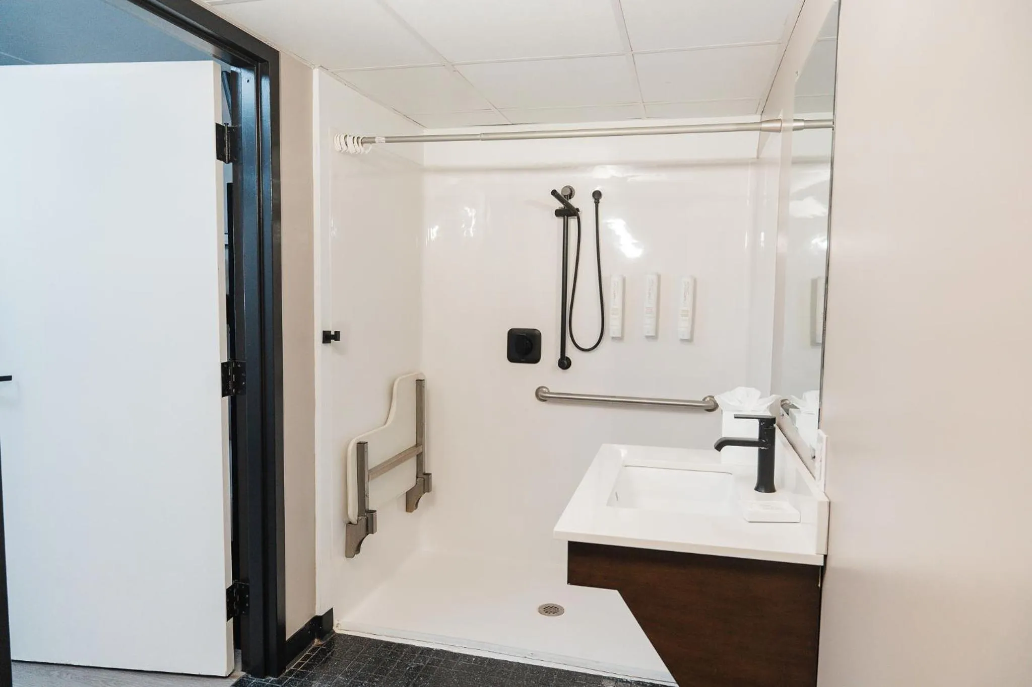 Bathroom in Dutch Wonderland Inn